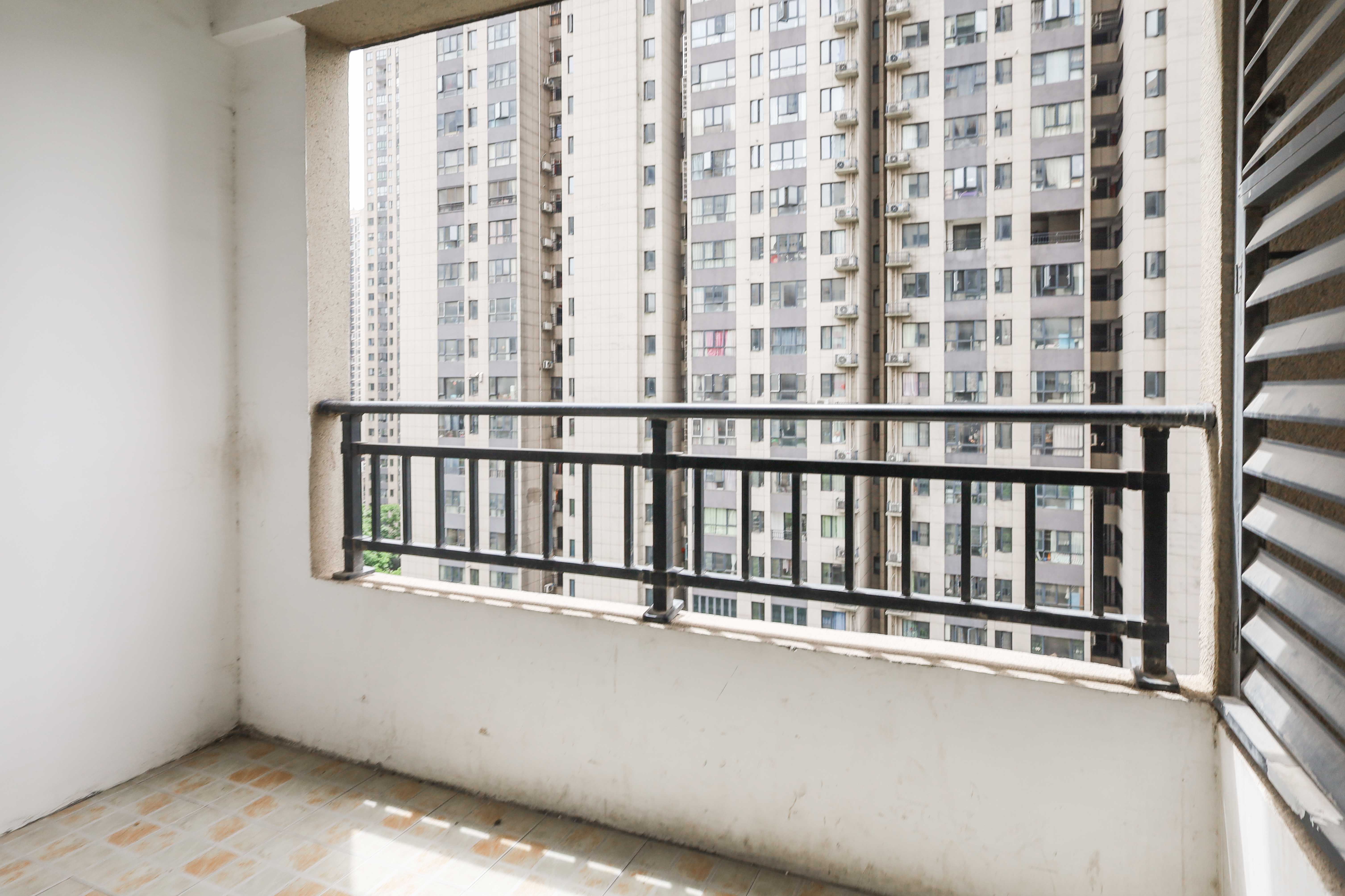中国铁建梅溪青秀一期  3室2厅1卫    133.8万阳台