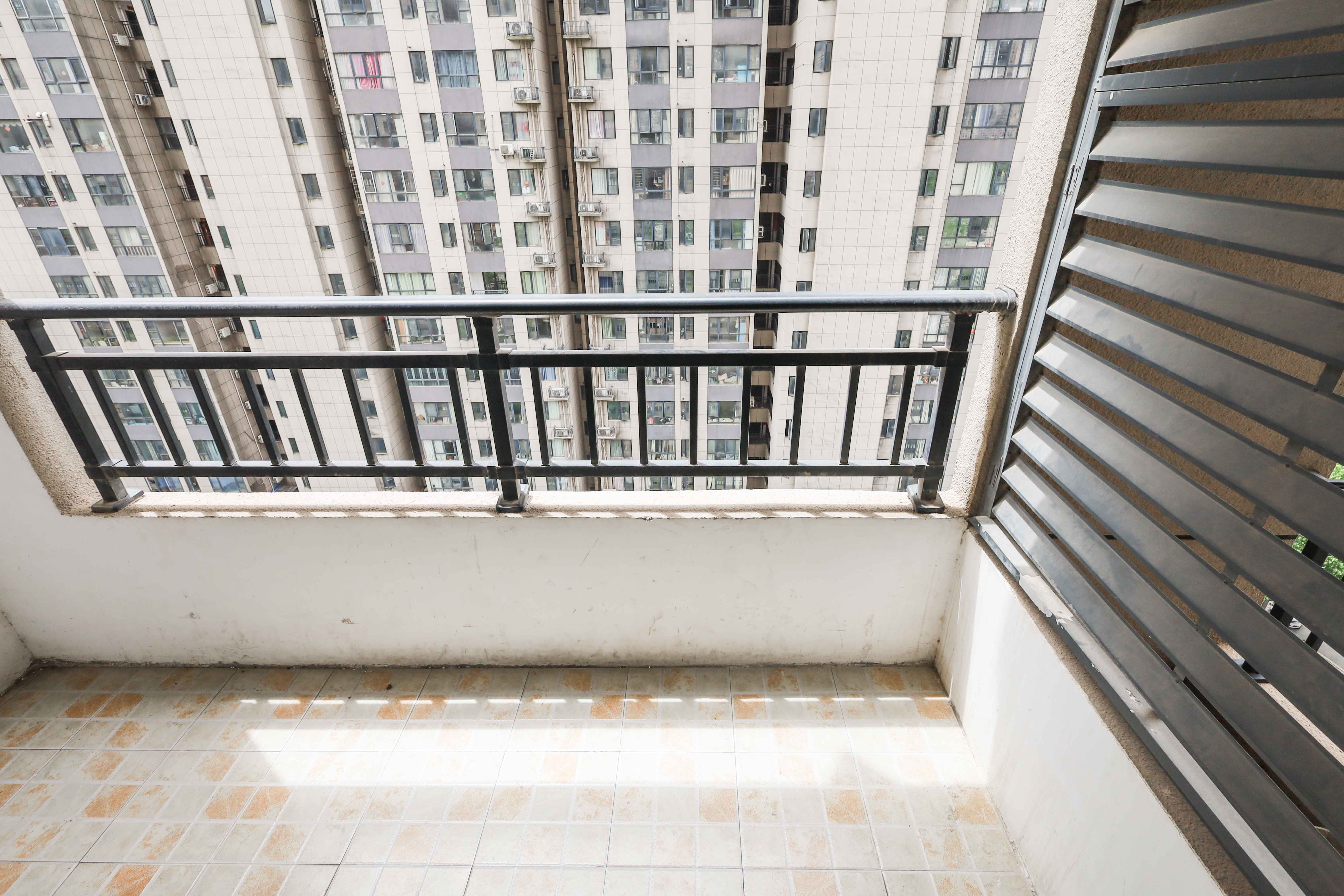中国铁建梅溪青秀一期  3室2厅1卫    133.8万阳台