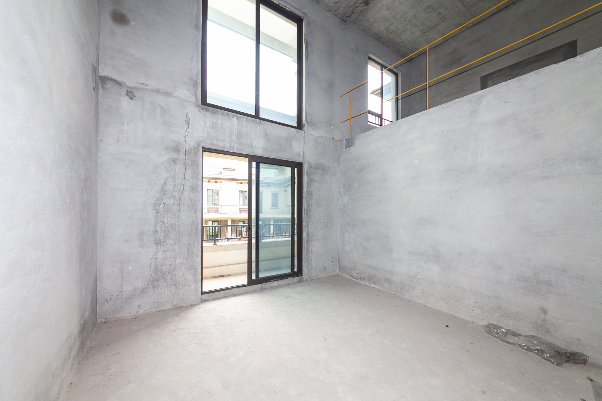 龙湖璟宸原著(龙湖紫宸) 6室2厅3卫 195.00万 龙湖璟宸原著(龙湖紫宸) 6室2厅3卫 195.00万客厅