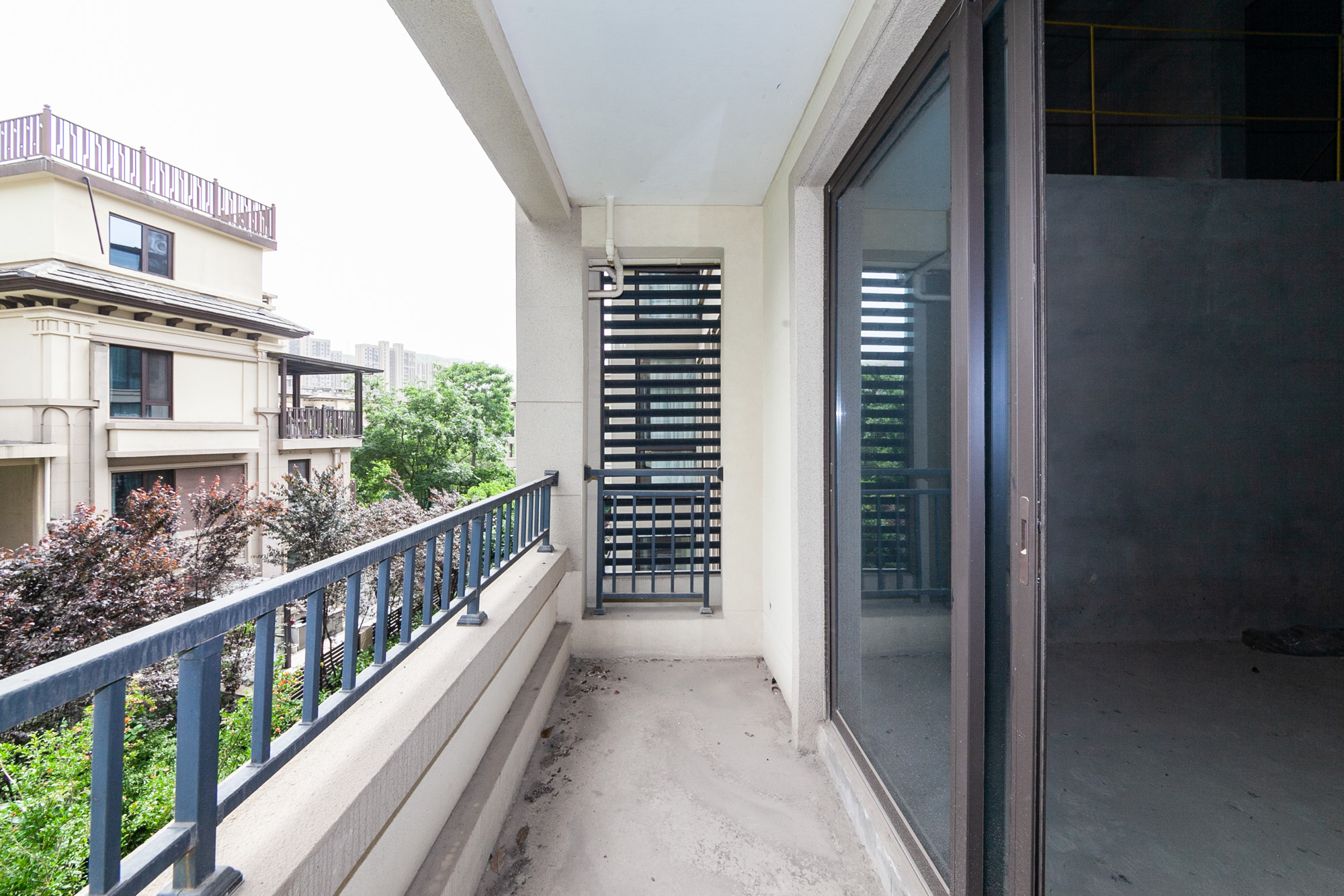 龙湖璟宸原著(龙湖紫宸) 6室2厅3卫 195.00万 龙湖璟宸原著(龙湖紫宸) 6室2厅3卫 195.00万阳台