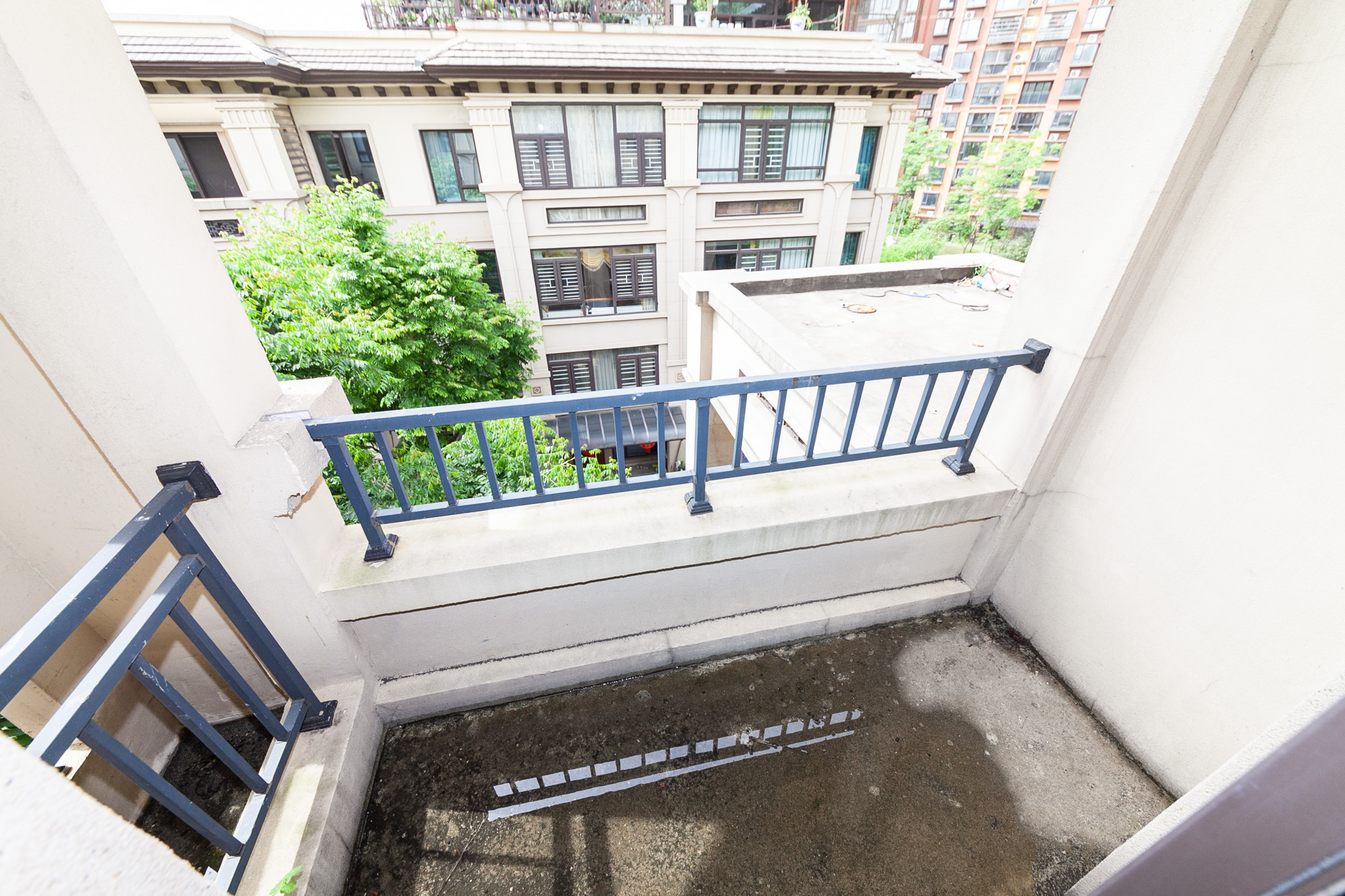 龙湖璟宸原著(龙湖紫宸) 6室2厅3卫 195.00万 龙湖璟宸原著(龙湖紫宸) 6室2厅3卫 195.00万阳台