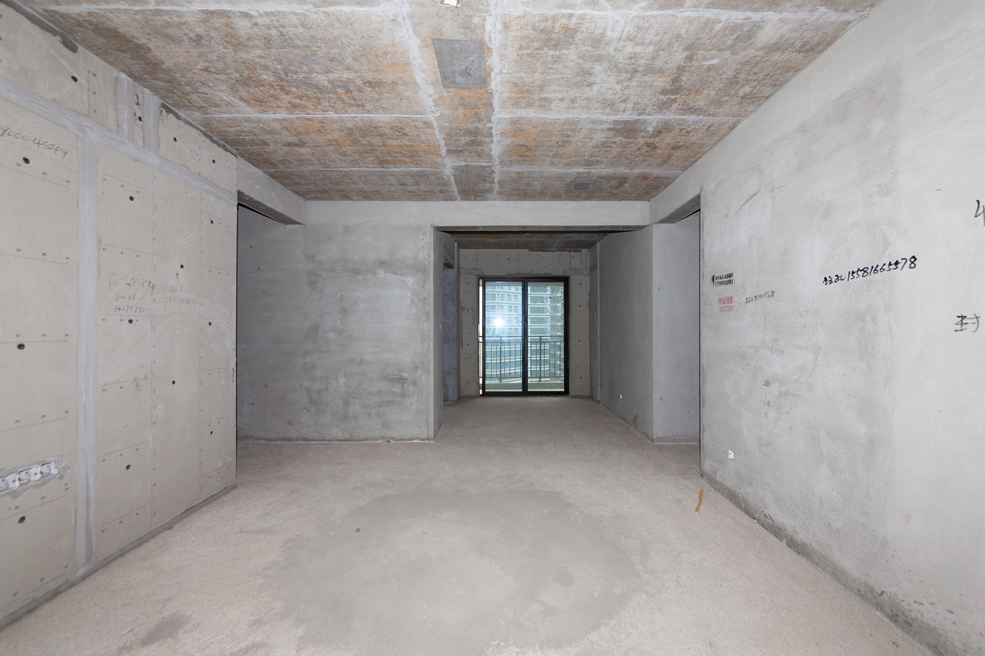 长燃润和天地(长润小区印湘江) 5室2厅2卫 176.0万 长燃润和天地(长润小区印湘江) 5室2厅2卫 176.0万客厅