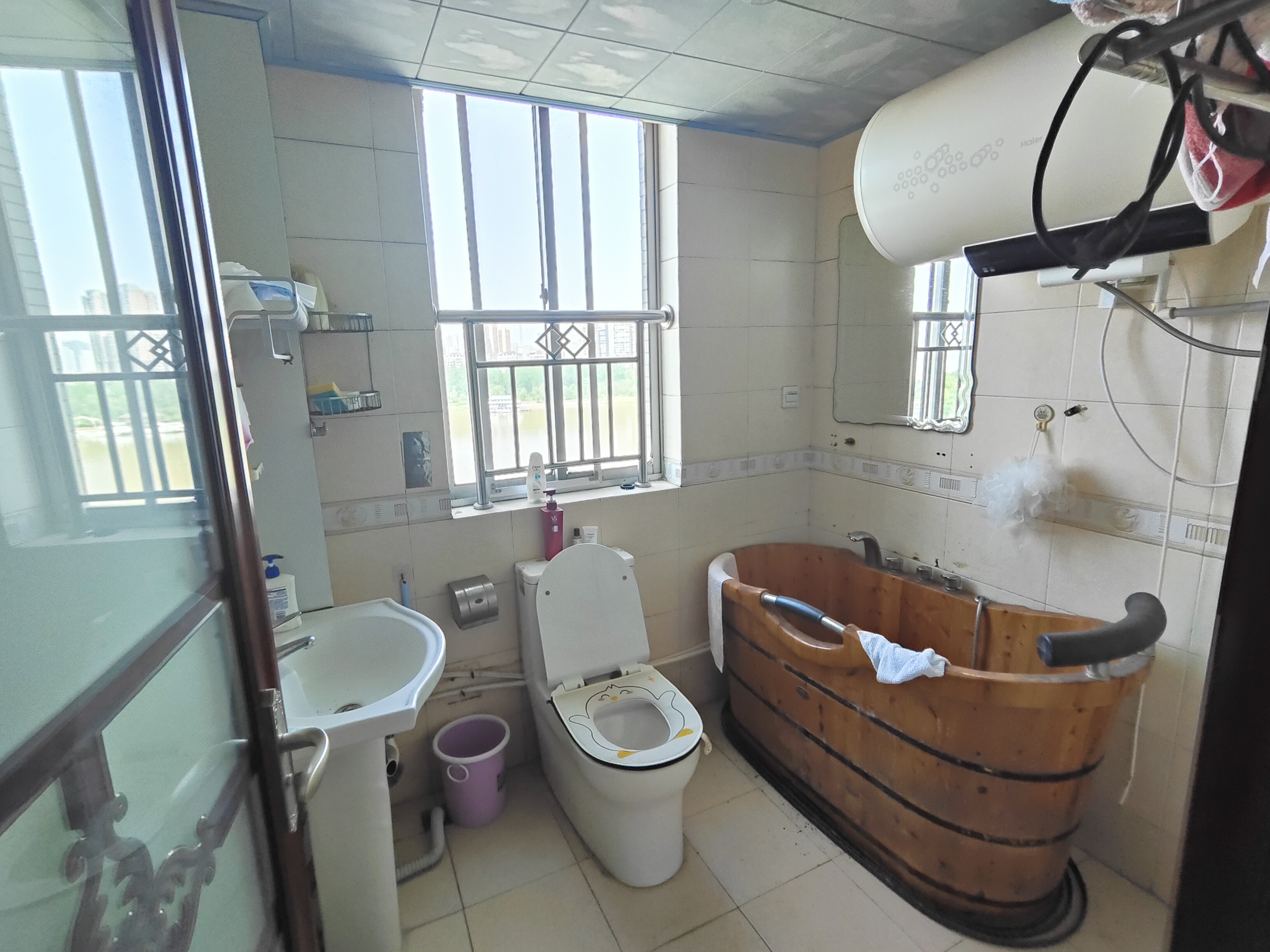 四季花园  4室2厅2卫   112.00万 四季花园  4室2厅2卫   112.00万室内图