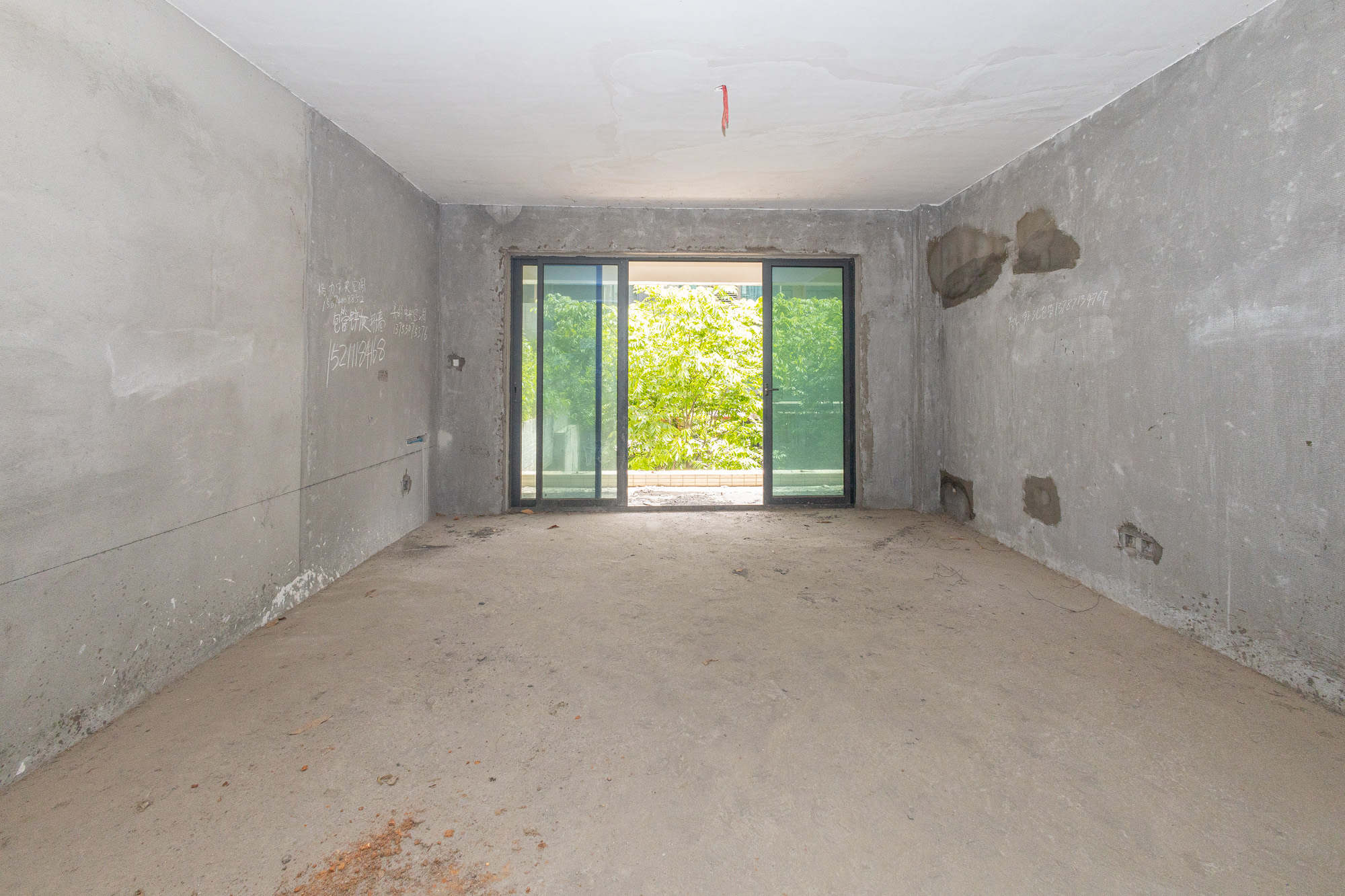 海伦春天 6室3厅3卫 190.00万 海伦春天 6室3厅3卫 190.00万客厅