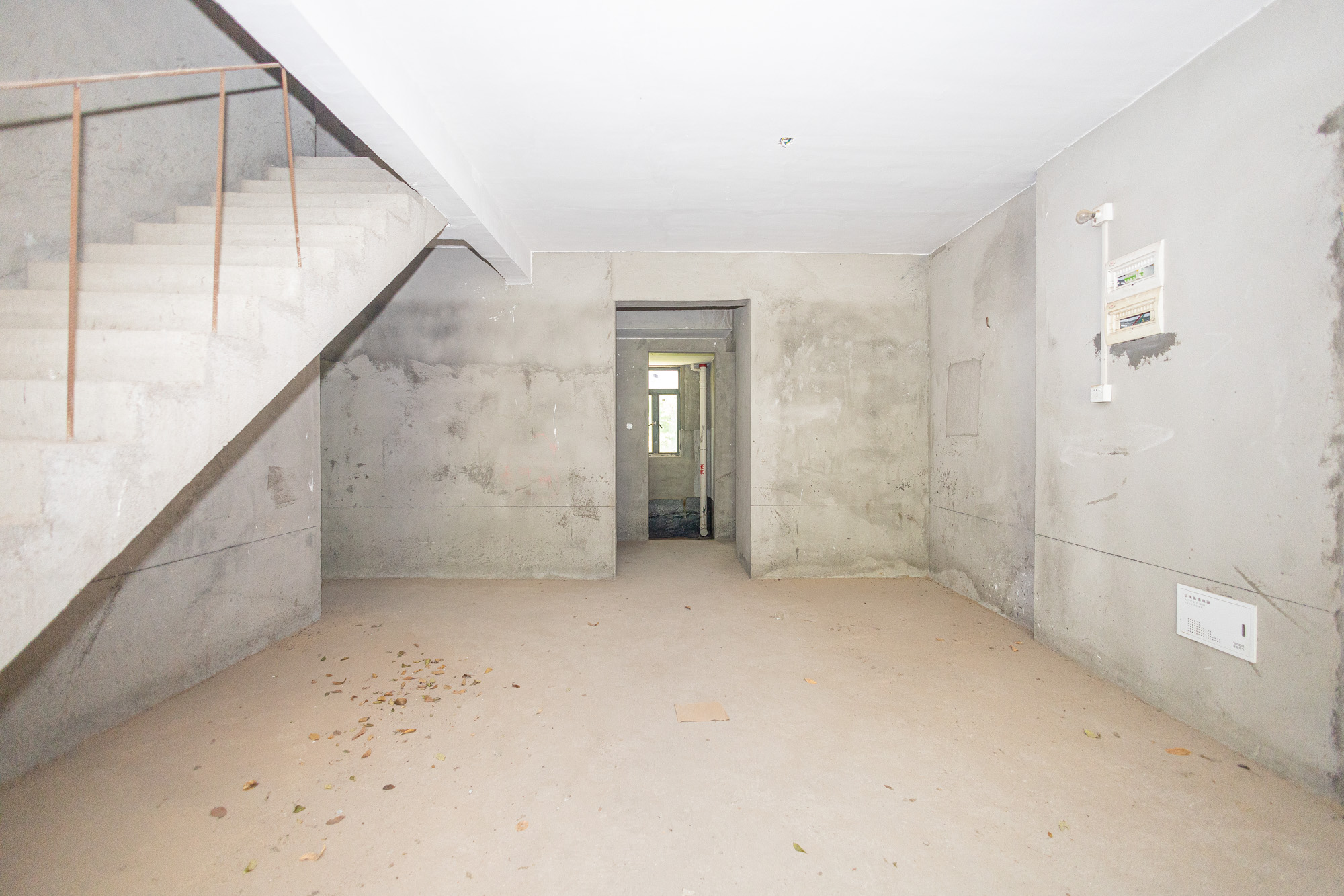 海伦春天  6室3厅3卫   190.00万客厅