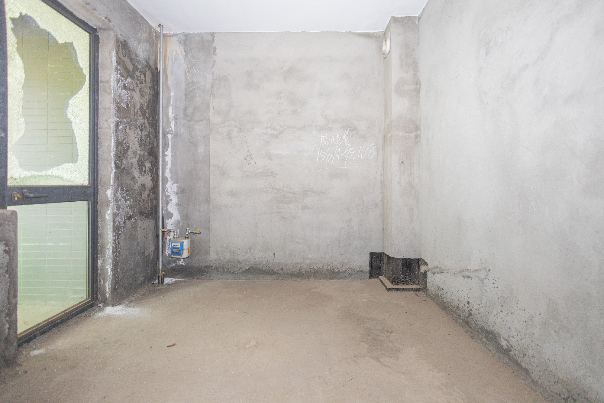 海伦春天  6室3厅3卫   190.00万厨房