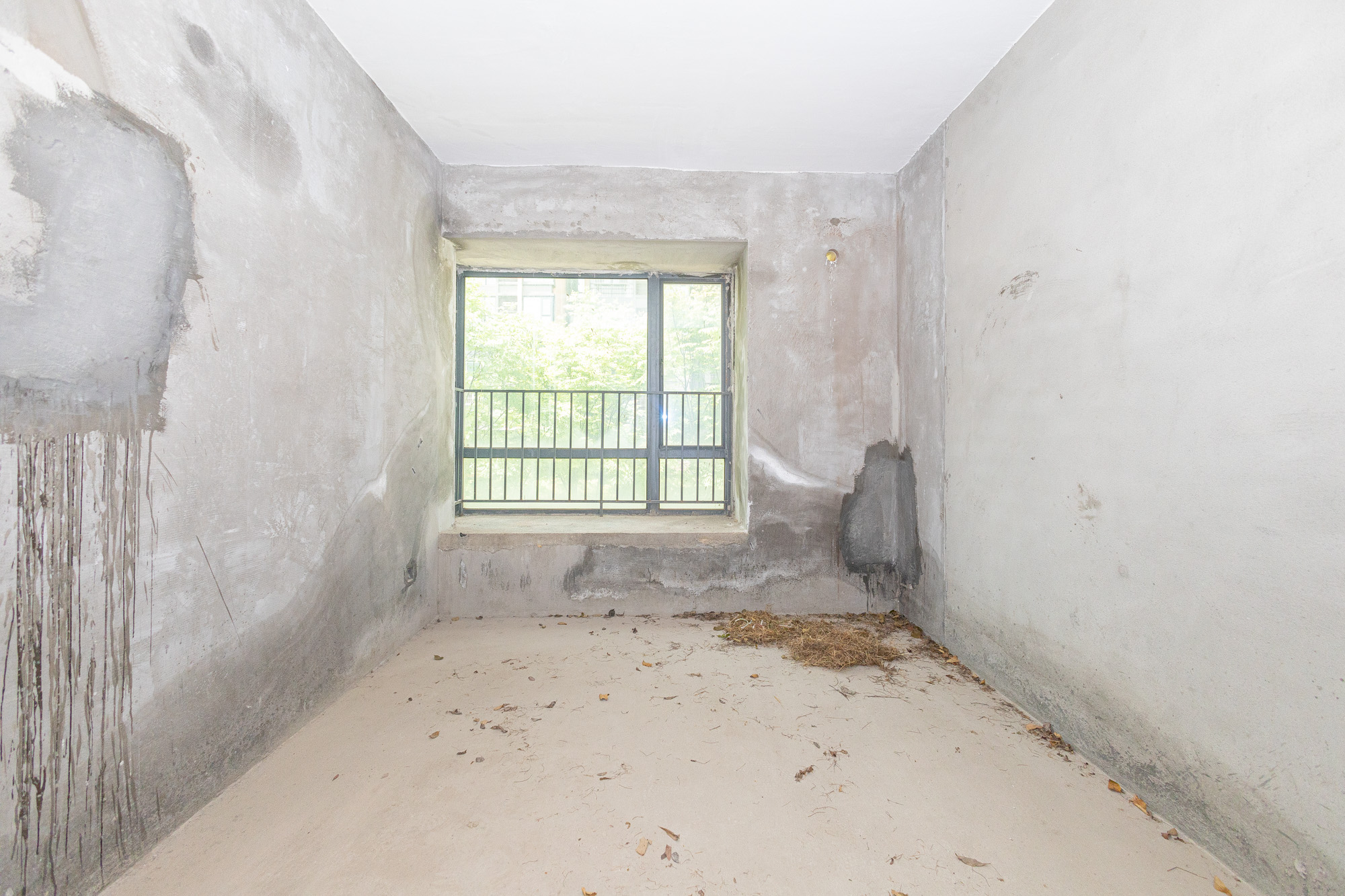 海伦春天  6室3厅3卫   190.00万卧室