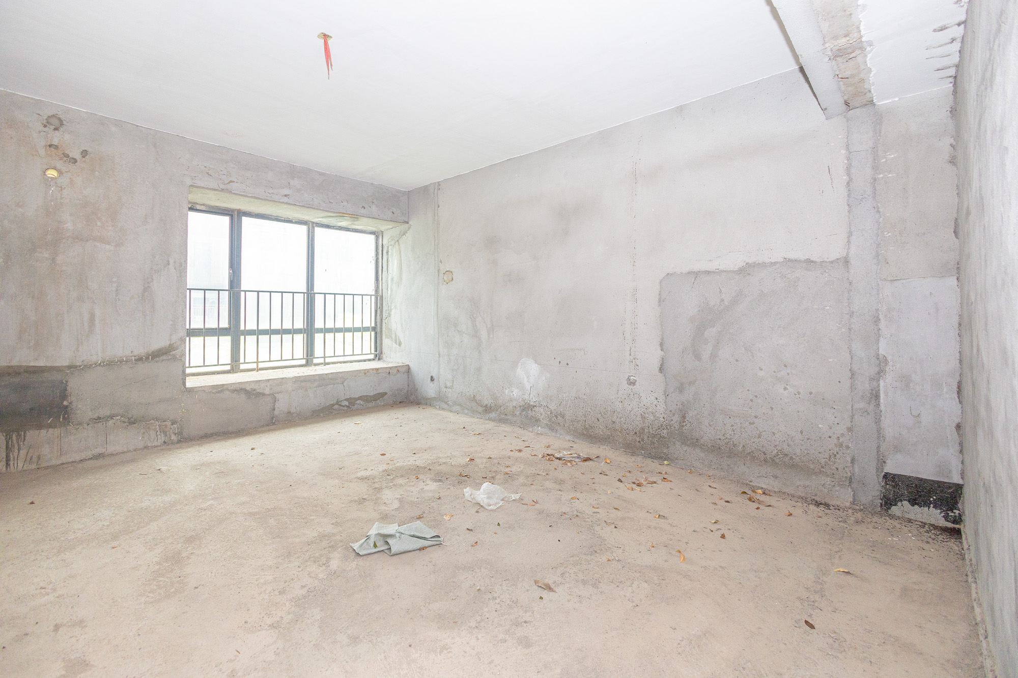 海伦春天  6室3厅3卫   190.00万卧室