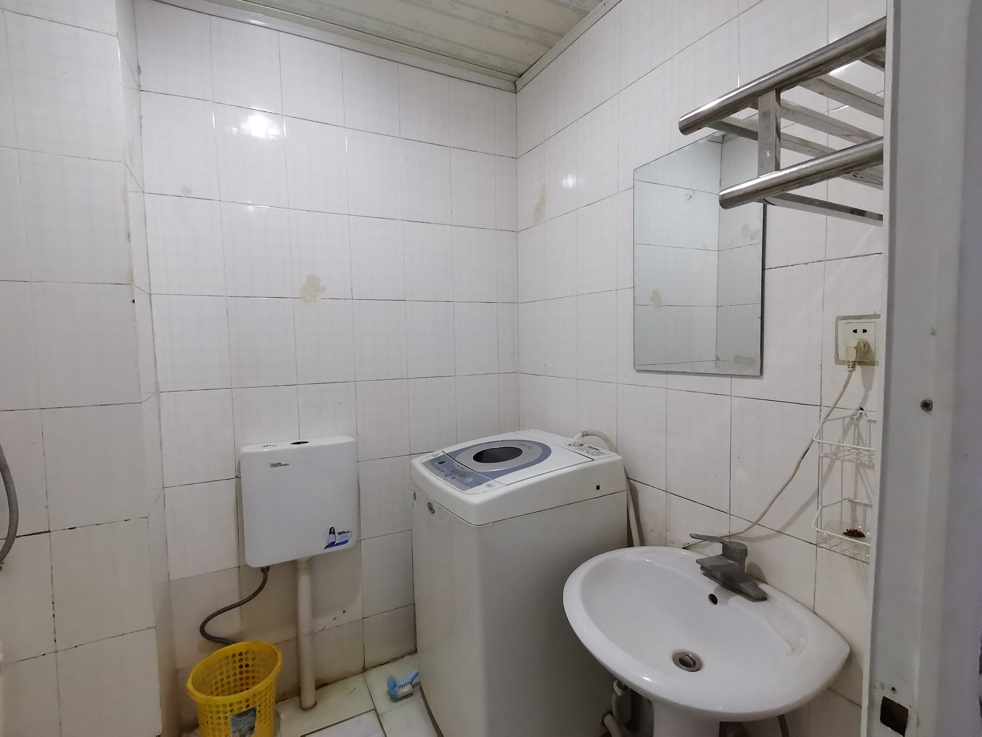 庐山春天大厦(和一宾馆)  1室1厅1卫    15.0万 庐山春天大厦(和一宾馆)  1室1厅1卫    15.0万室内图