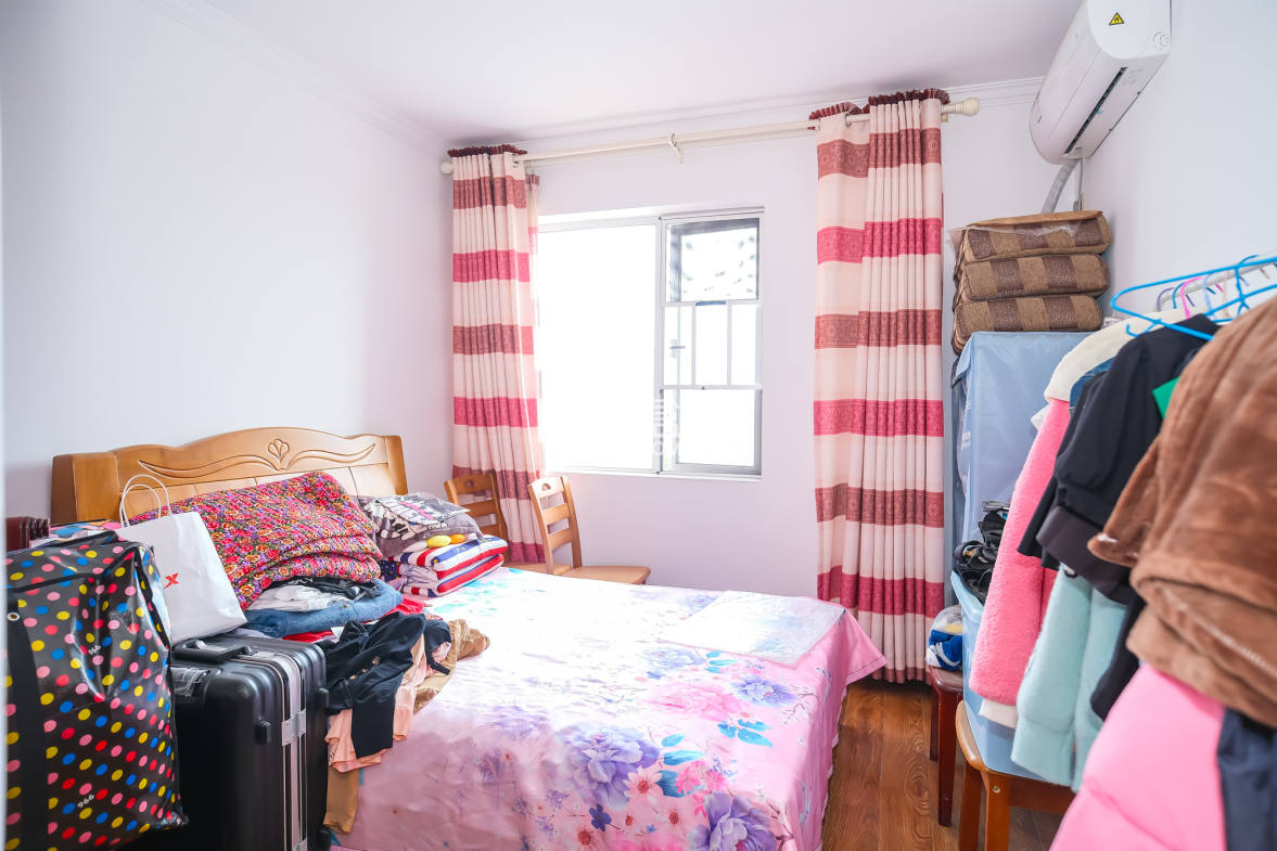 恒广国际物流园  2室2厅1卫   42.60万 恒广国际物流园  2室2厅1卫   42.60万卧室