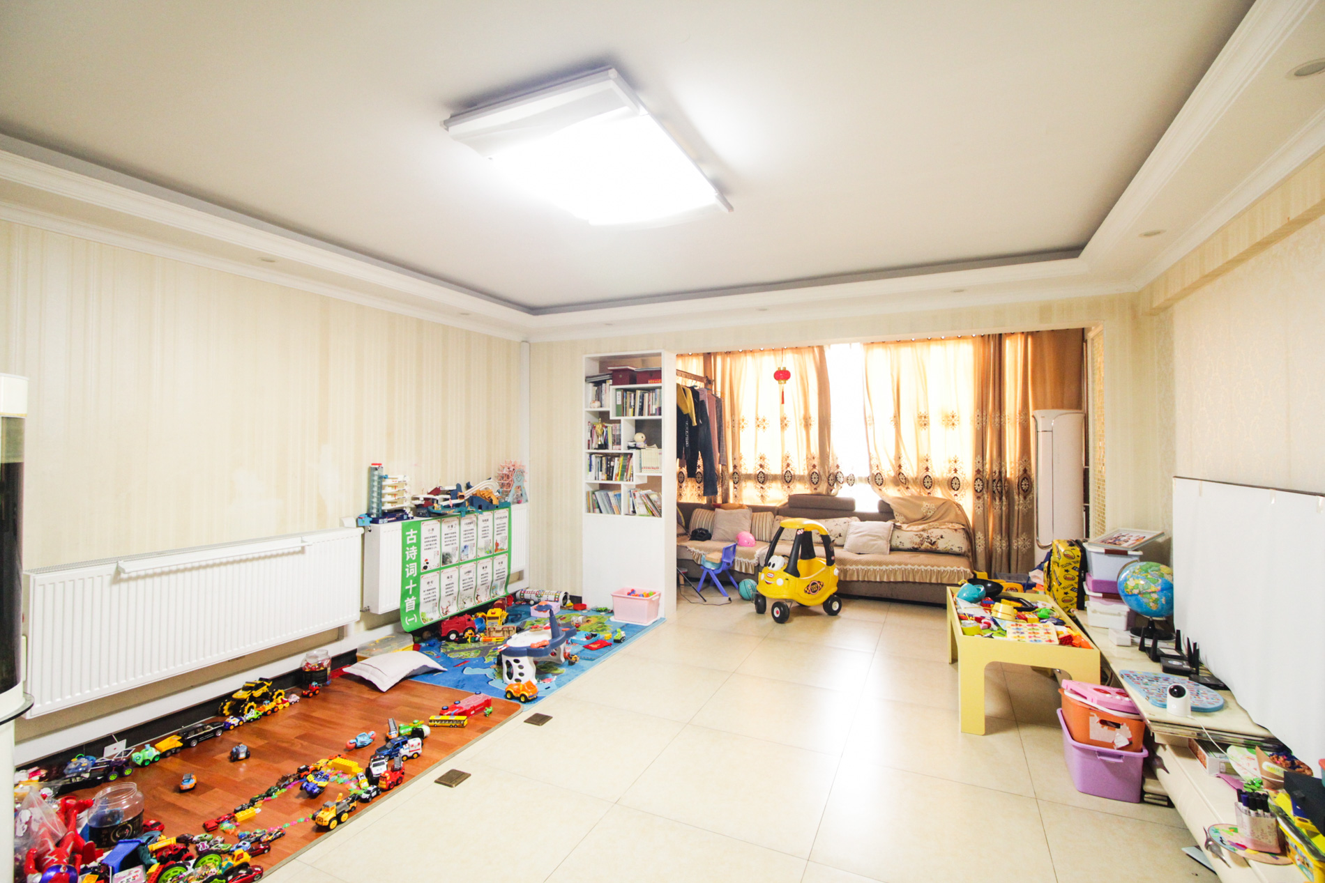 中建桂苑  3室2厅2卫   110.00万客厅