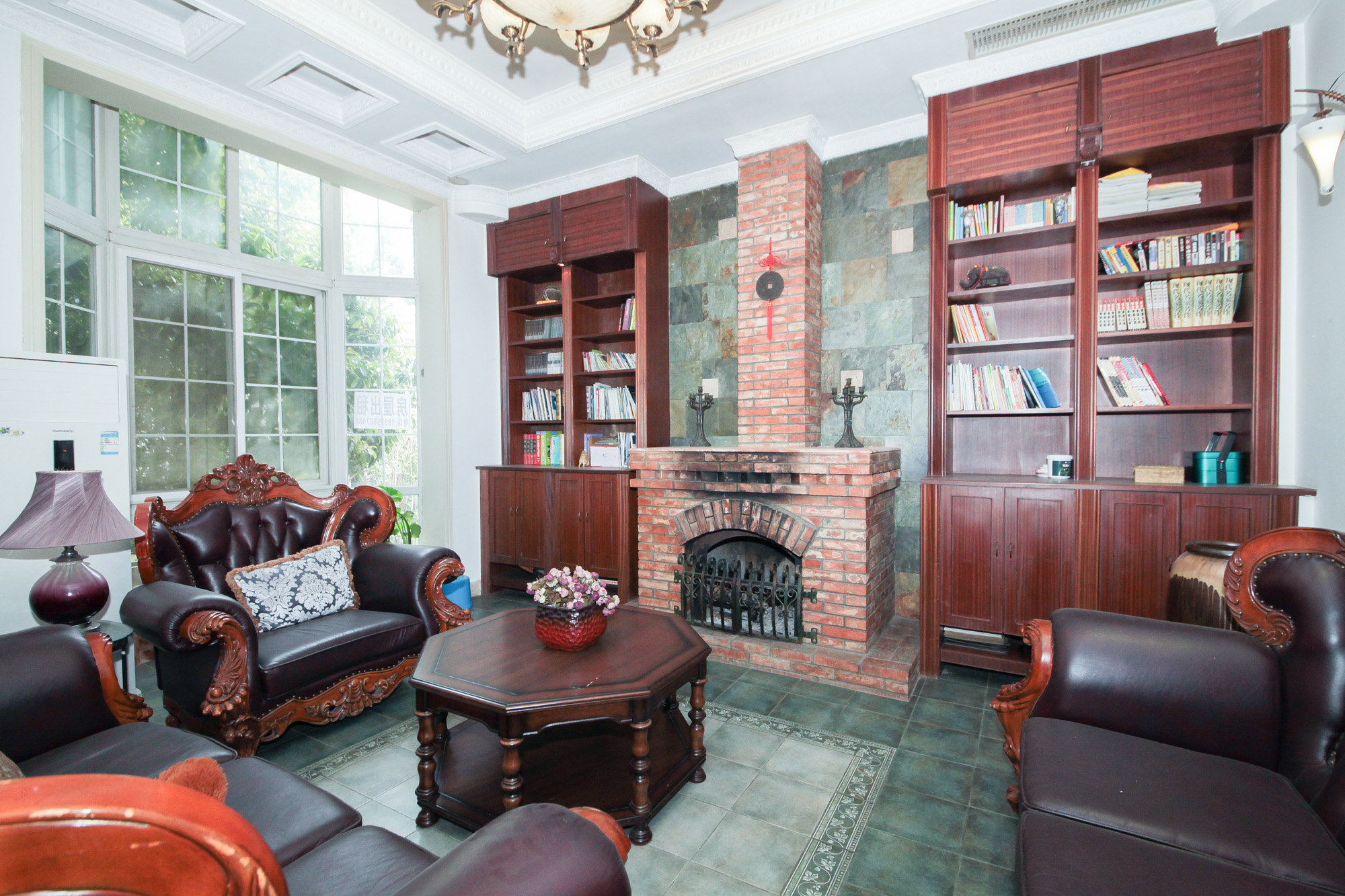 山水芙蓉国际新城 5室2厅1卫 378.00万 山水芙蓉国际新城 5室2厅1卫 378.00万客厅