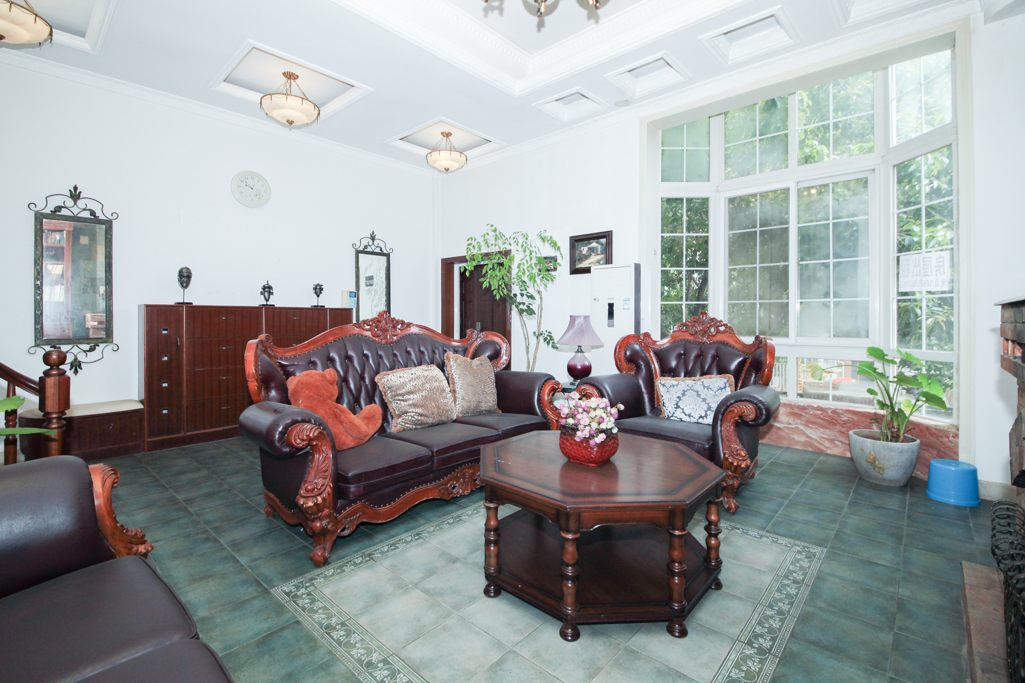 山水芙蓉国际新城 5室2厅1卫 378.00万 山水芙蓉国际新城 5室2厅1卫 378.00万客厅