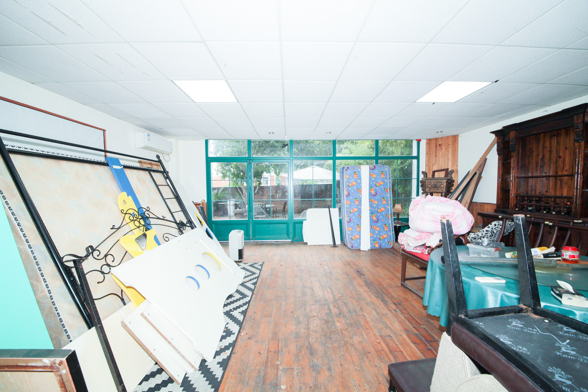 山水芙蓉国际新城 5室2厅1卫 378.00万 山水芙蓉国际新城 5室2厅1卫 378.00万客厅