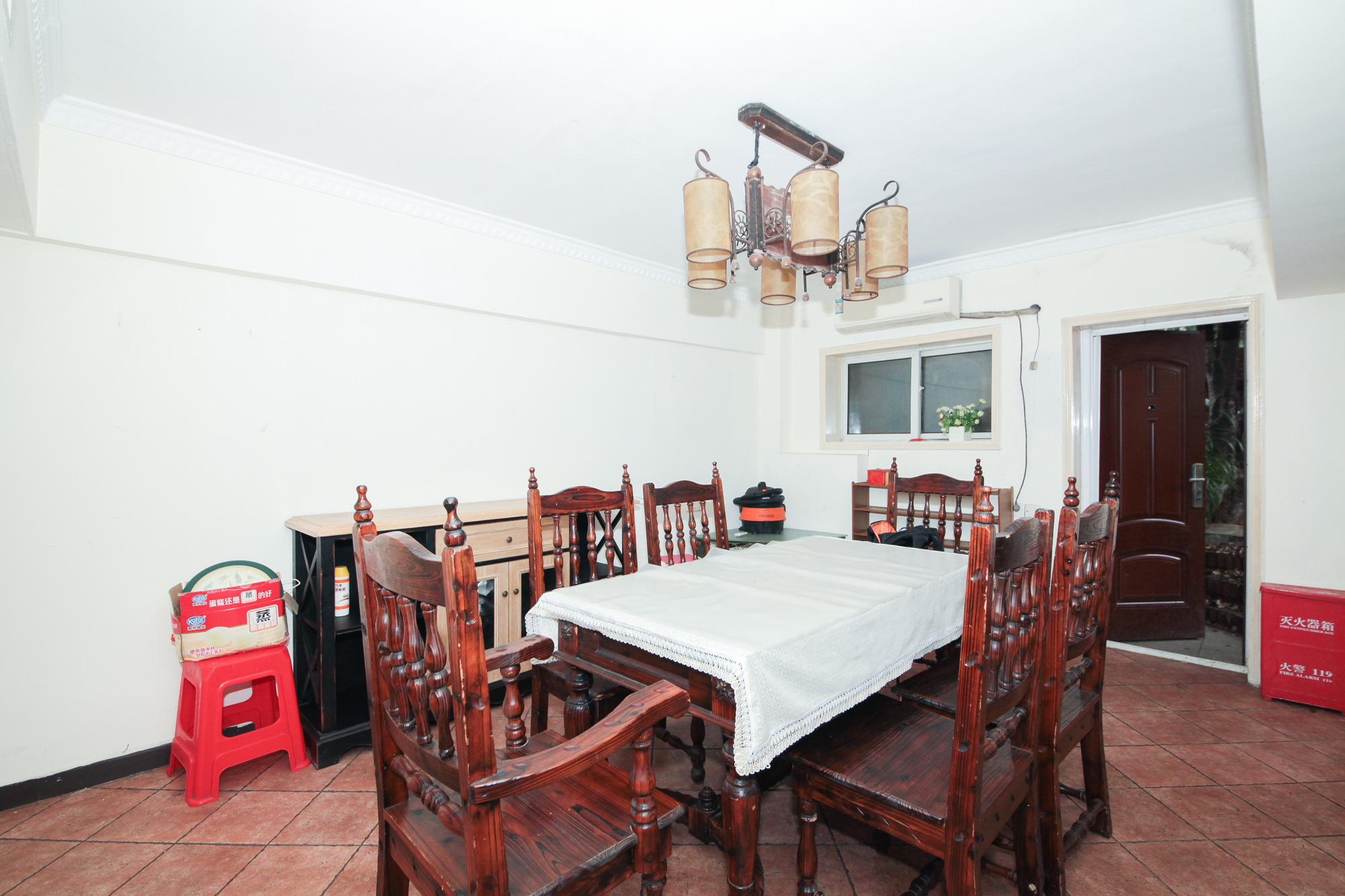 山水芙蓉国际新城 5室2厅1卫 378.00万 山水芙蓉国际新城 5室2厅1卫 378.00万客厅