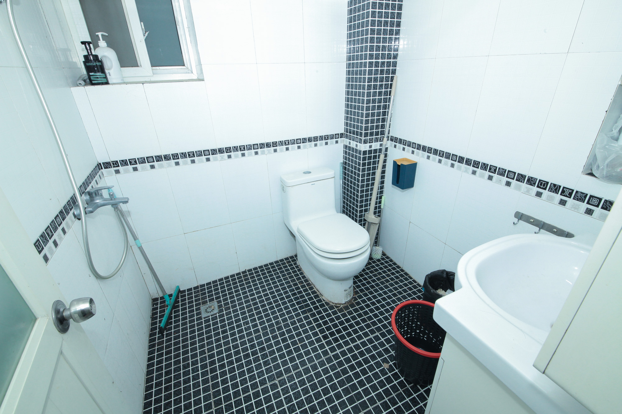 山水芙蓉国际新城 5室2厅1卫 378.00万 山水芙蓉国际新城 5室2厅1卫 378.00万卫生间