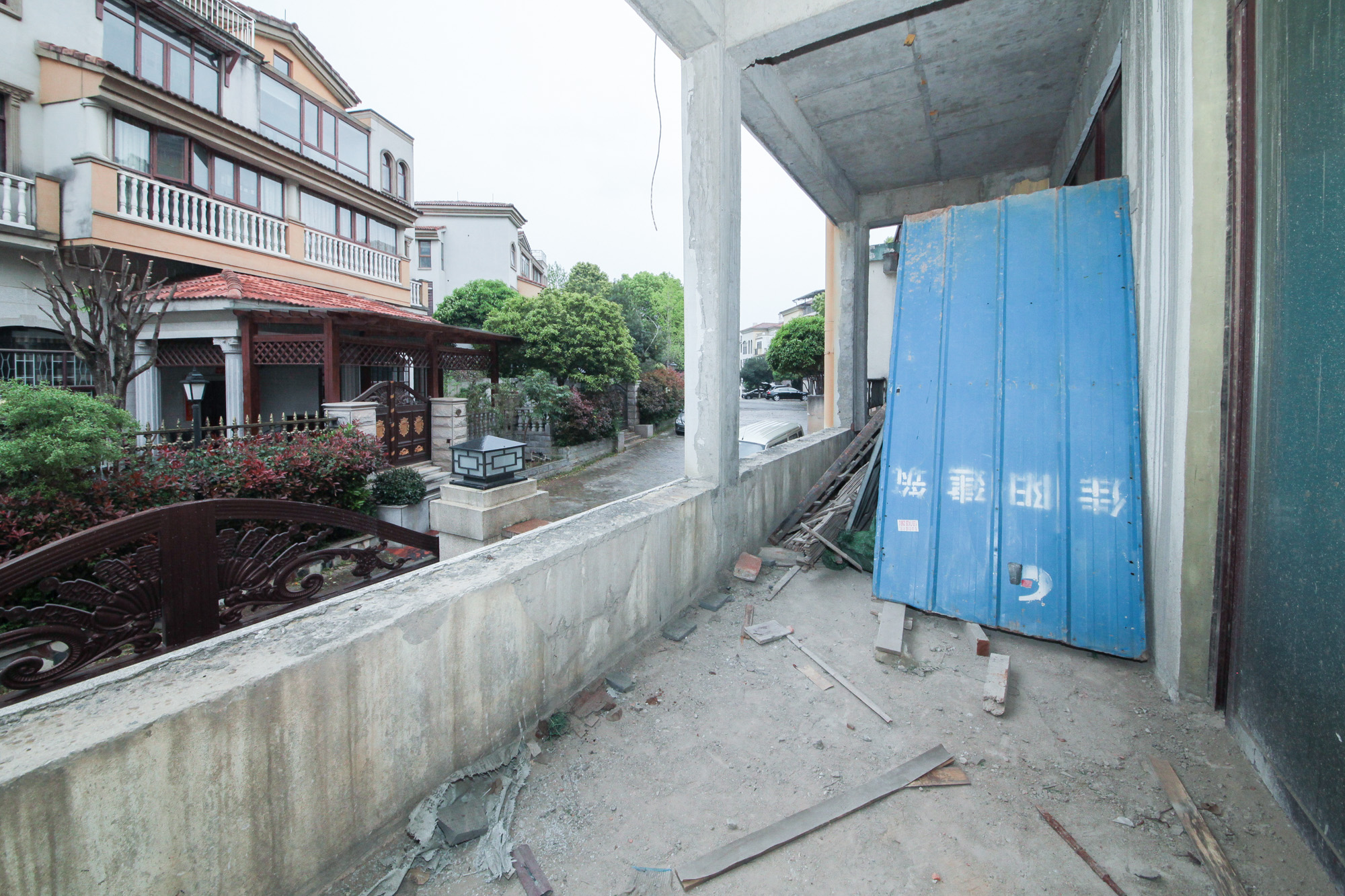 鹏基诺亚山林  5室2厅3卫   278.00万阳台