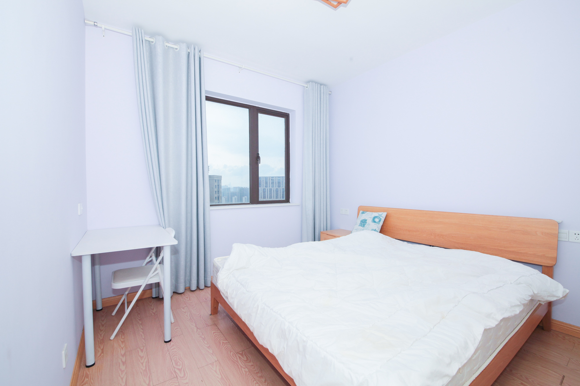 华润置地广场一期 3室2厅1卫 82.00万 华润置地广场一期 3室2厅1卫 82.00万卧室