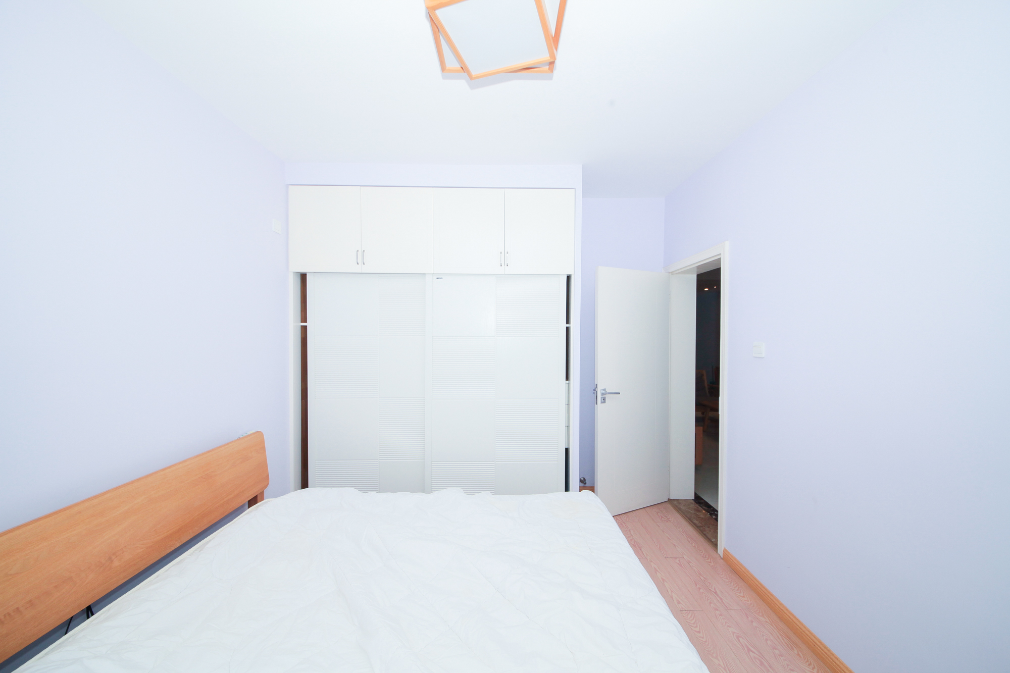 华润置地广场一期 3室2厅1卫 82.00万 华润置地广场一期 3室2厅1卫 82.00万卧室