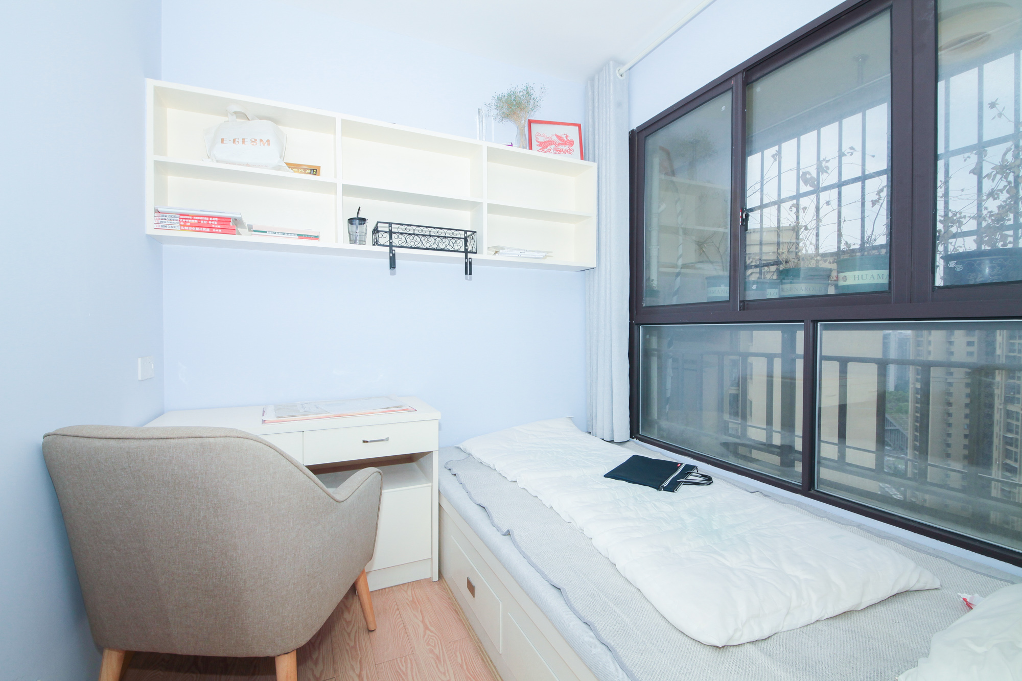 华润置地广场一期 3室2厅1卫 82.00万 华润置地广场一期 3室2厅1卫 82.00万卧室