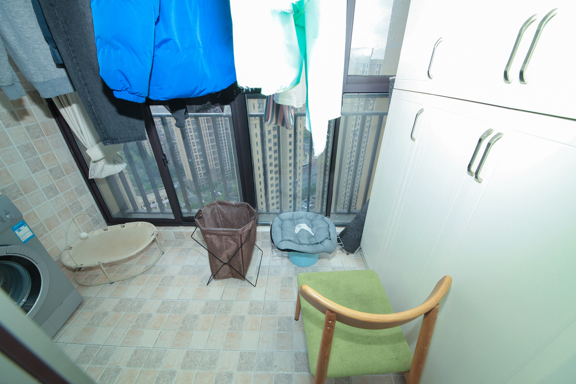 华润置地广场一期 3室2厅1卫 82.00万 华润置地广场一期 3室2厅1卫 82.00万阳台