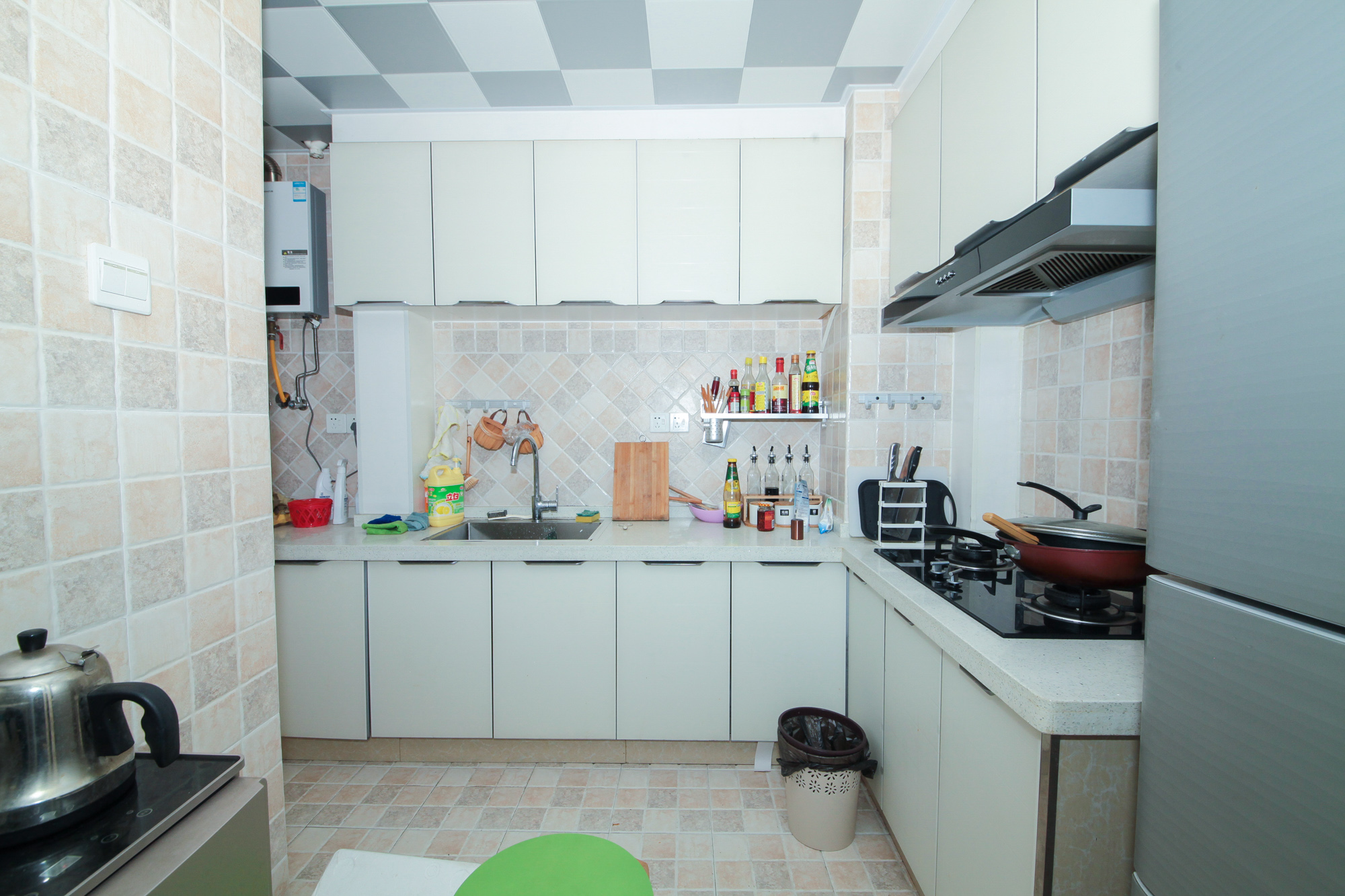 华润置地广场一期 3室2厅1卫 82.00万 华润置地广场一期 3室2厅1卫 82.00万厨房