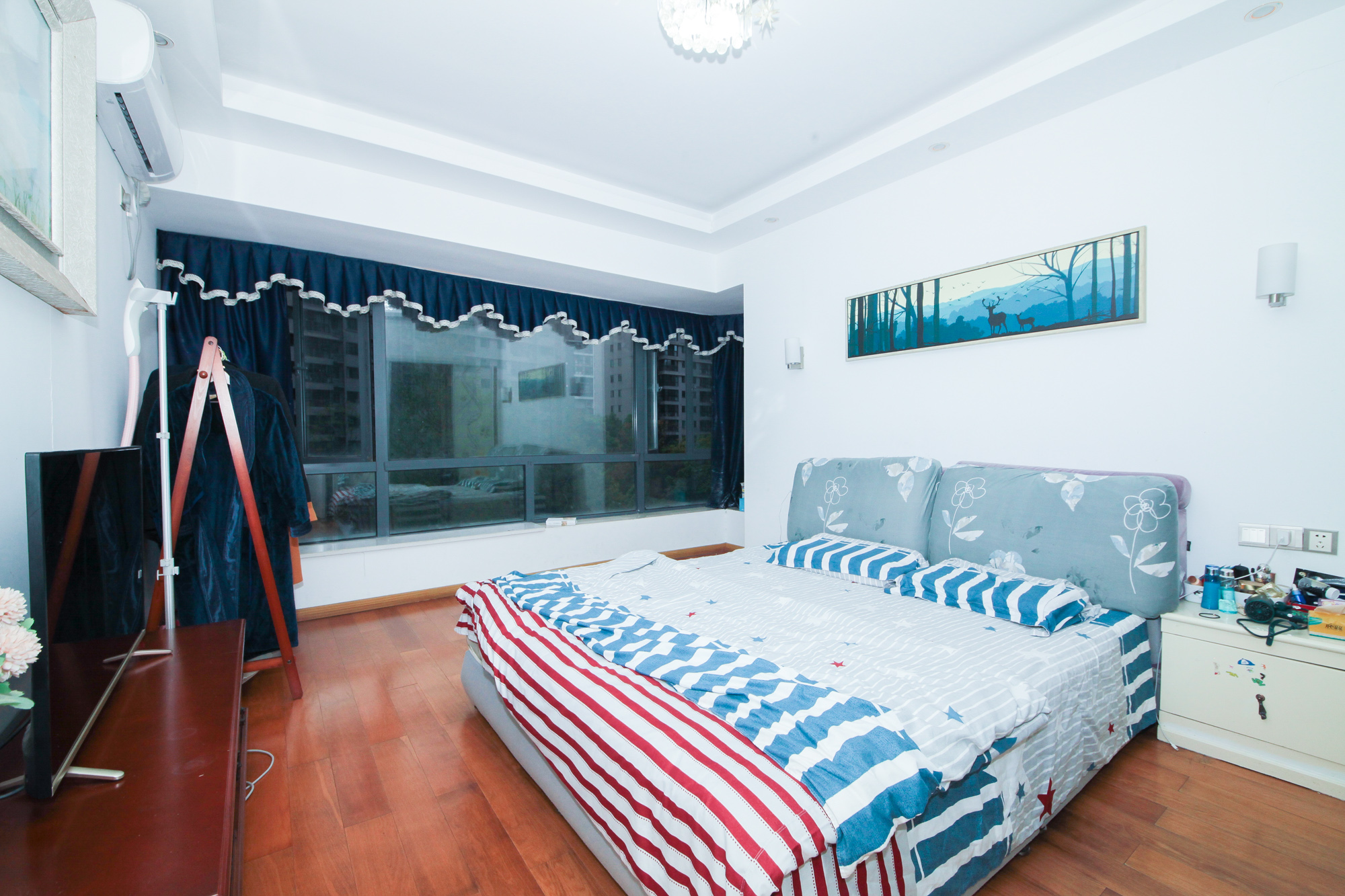 恒基凯旋门一二期 4室2厅2卫 150.00万 恒基凯旋门一二期 4室2厅2卫 150.00万卧室