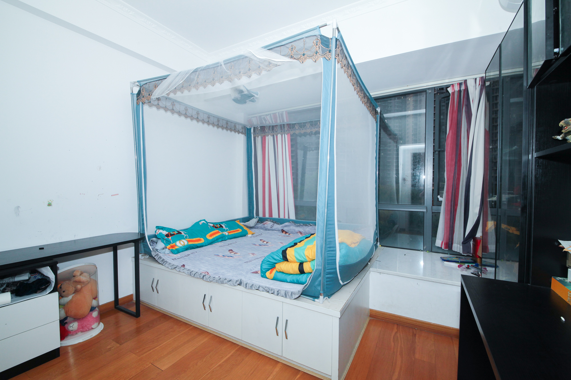 恒基凯旋门一二期 4室2厅2卫 150.00万 恒基凯旋门一二期 4室2厅2卫 150.00万卧室