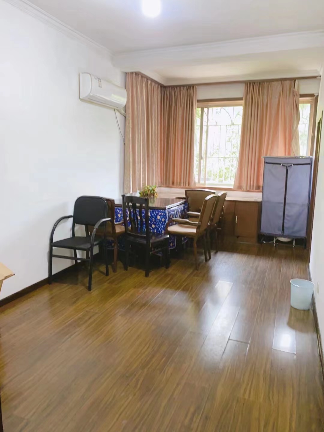 银海花园A区安乐村 3室2厅2卫 55.80万 银海花园A区安乐村 3室2厅2卫 55.80万客厅