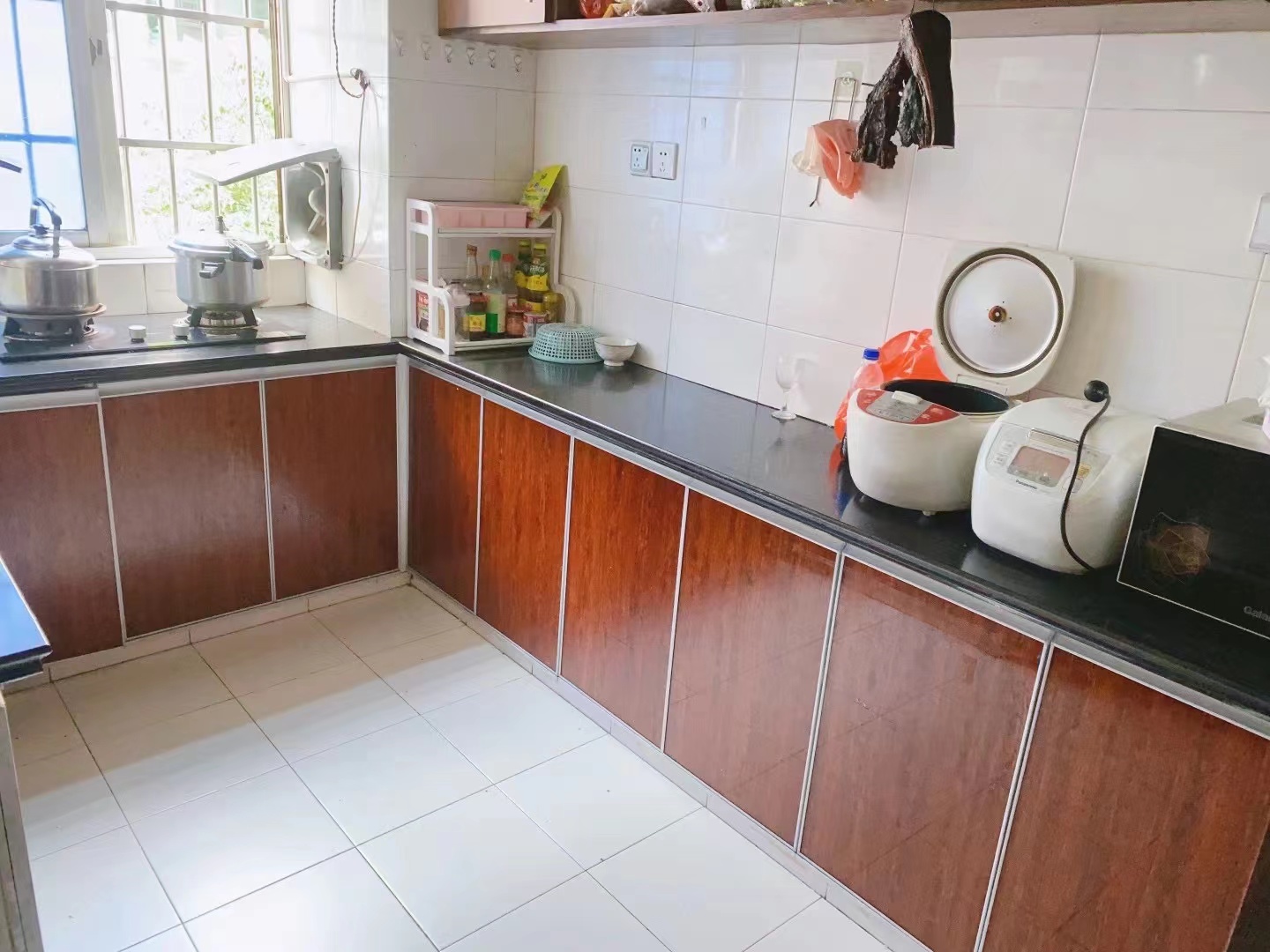 银海花园A区安乐村 3室2厅2卫 55.80万 银海花园A区安乐村 3室2厅2卫 55.80万客厅