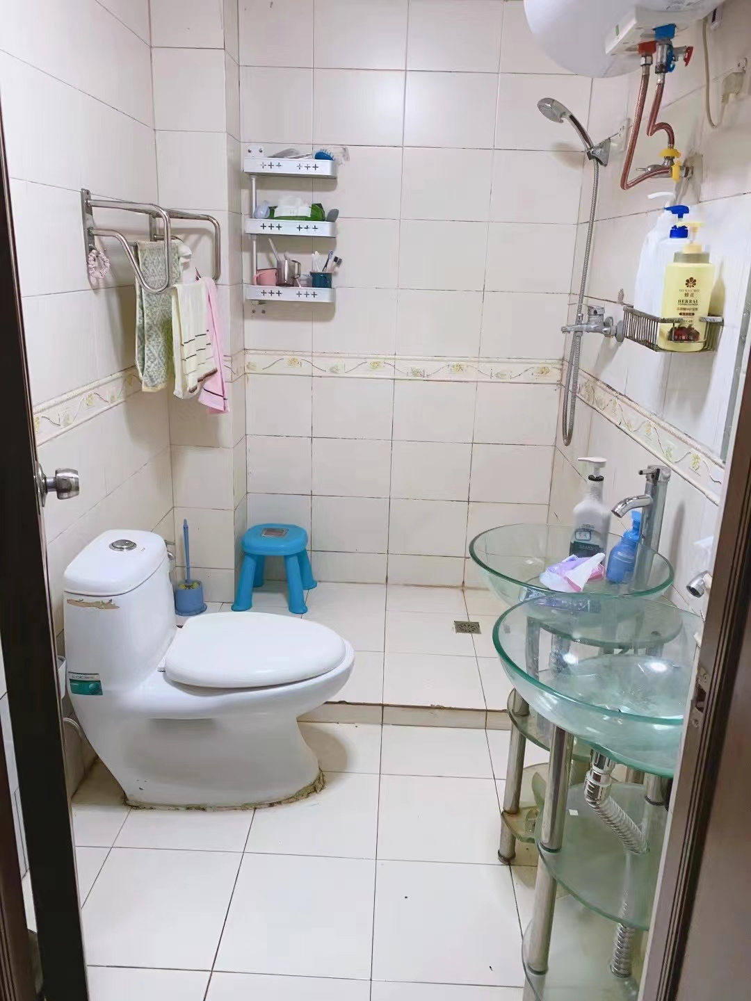 银海花园A区安乐村 3室2厅2卫 55.80万 银海花园A区安乐村 3室2厅2卫 55.80万客厅