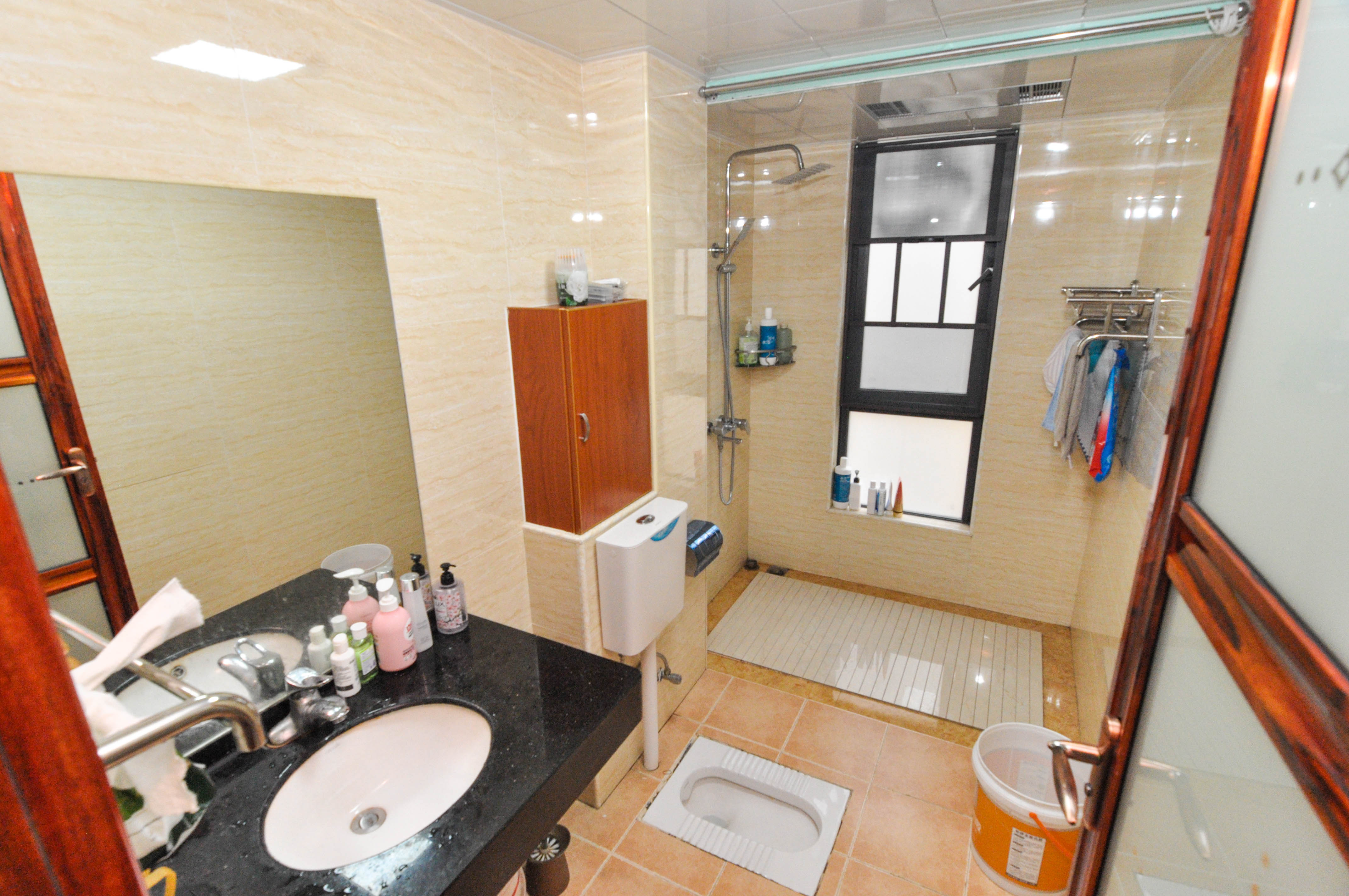 达美D6区  3室2厅1卫   115.00万卫生间