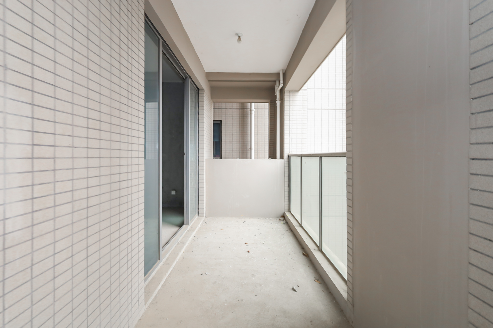 八方小区C区  4室2厅2卫   530.00万阳台