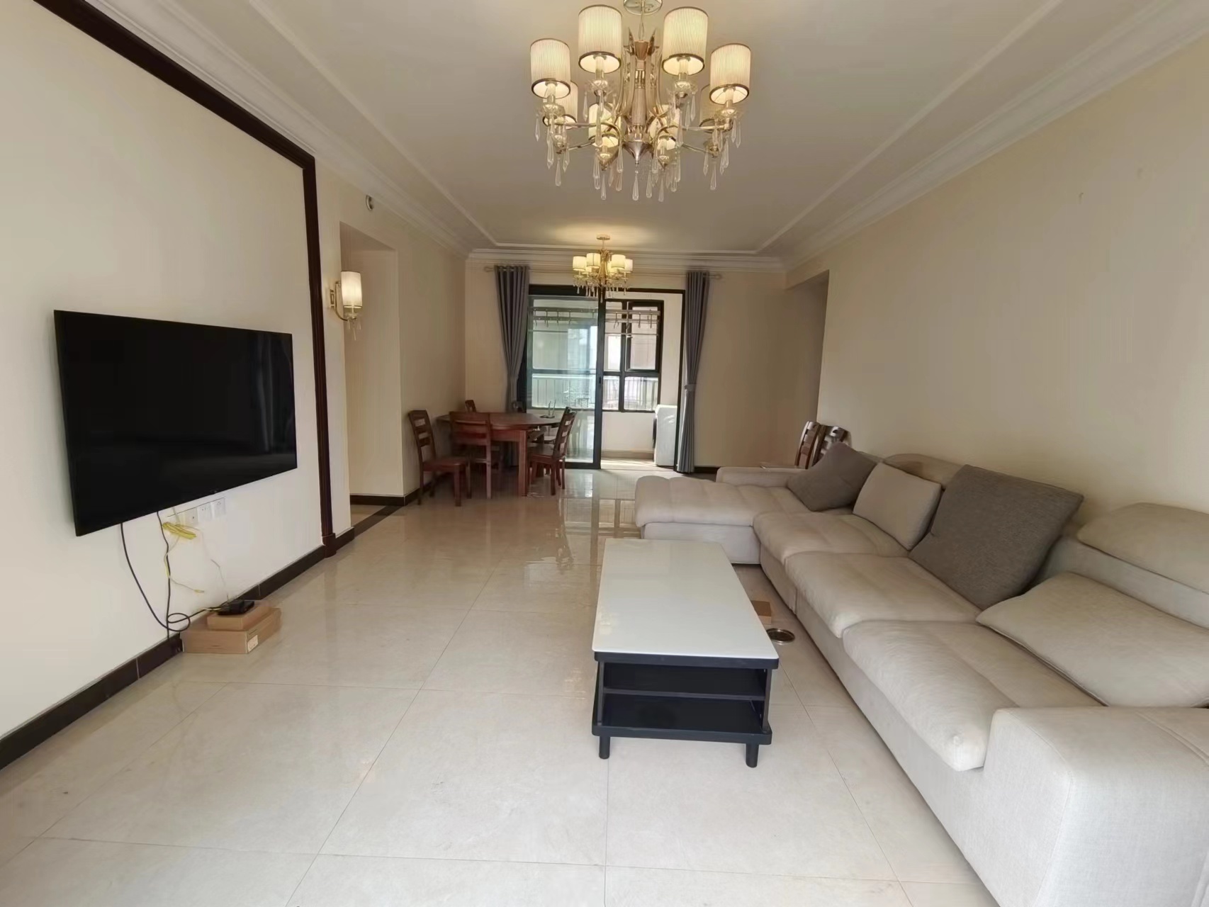 恒大华府  4室2厅2卫   99.80万 恒大华府  4室2厅2卫   99.80万室内图