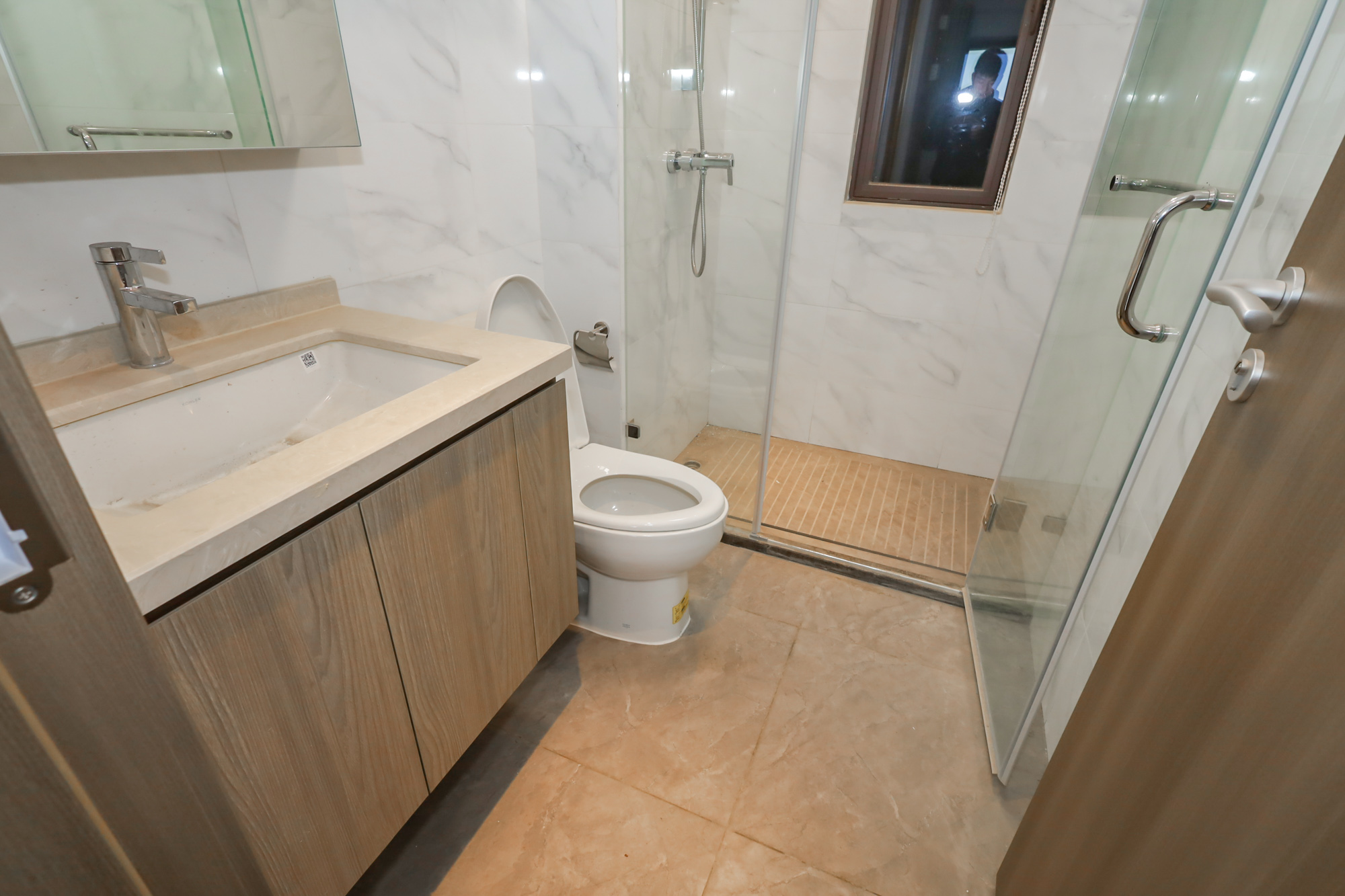 越秀悦湖台  4室2厅2卫    210.0万卫生间