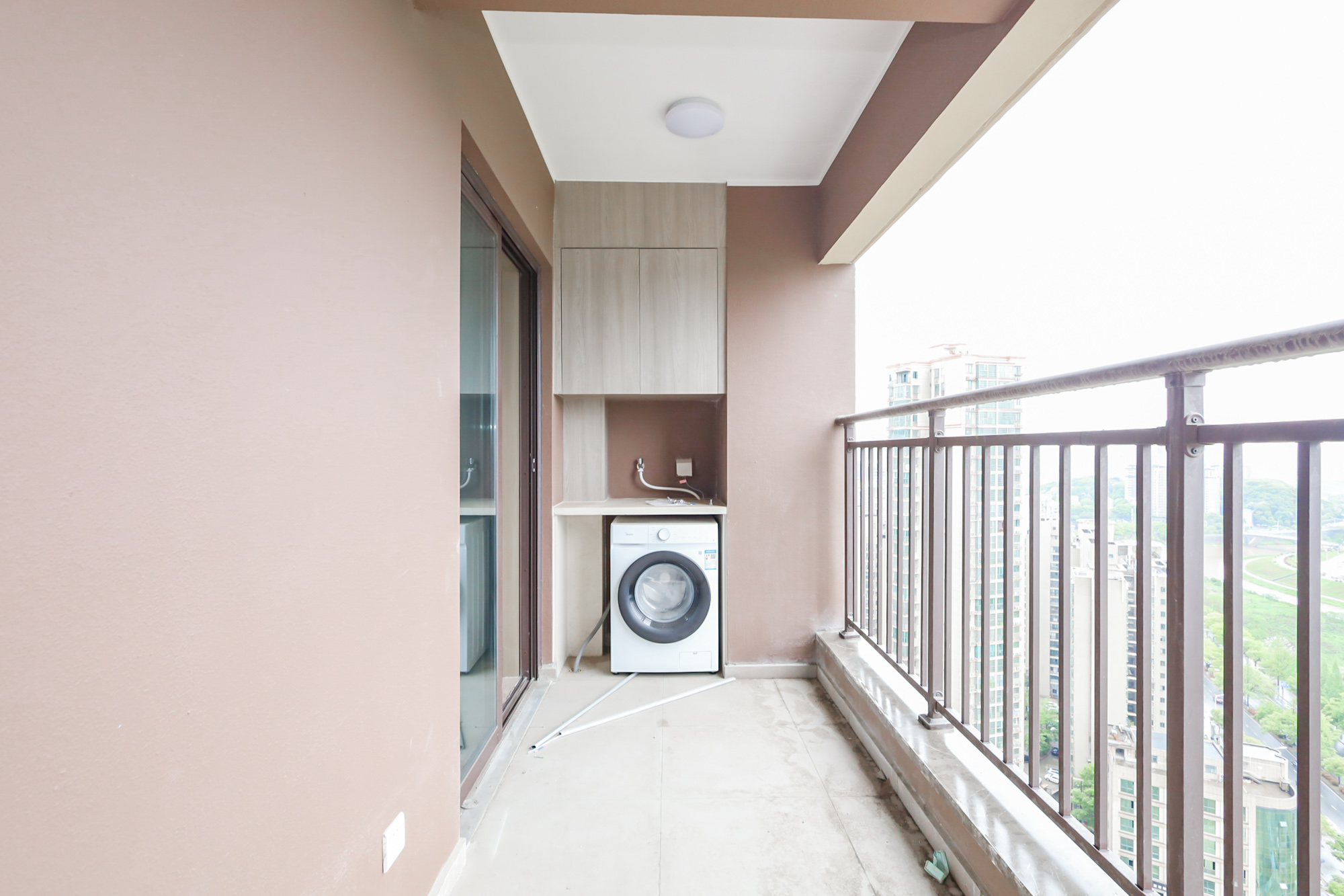 越秀悦湖台  4室2厅2卫    210.0万阳台