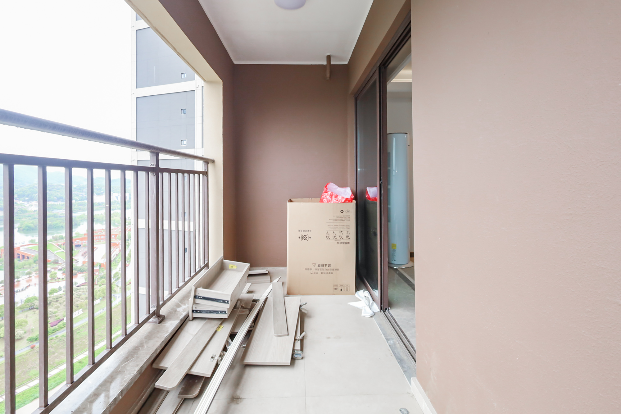 越秀悦湖台  4室2厅2卫    210.0万阳台