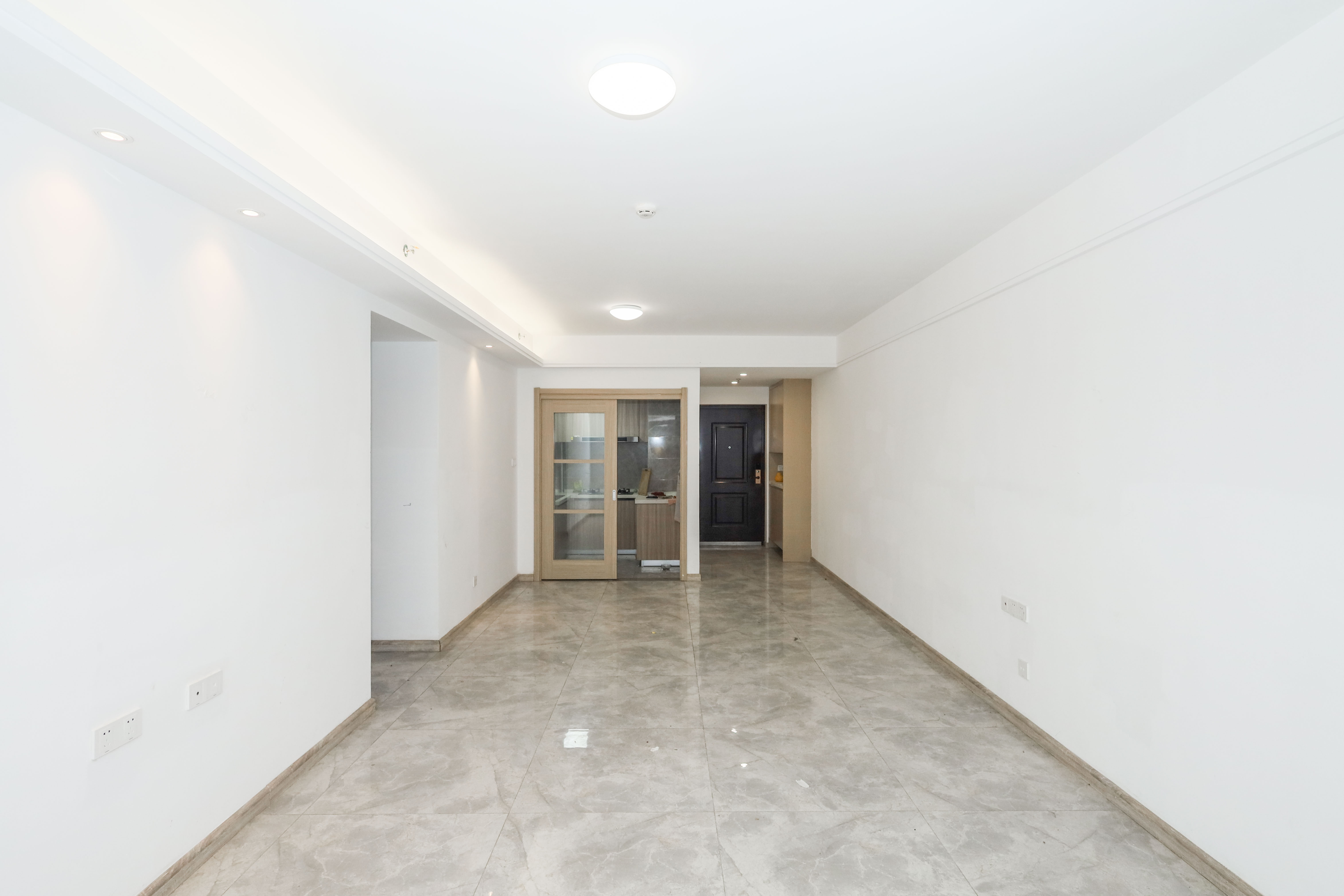 南山梅溪一方  3室2厅2卫    157.0万客厅