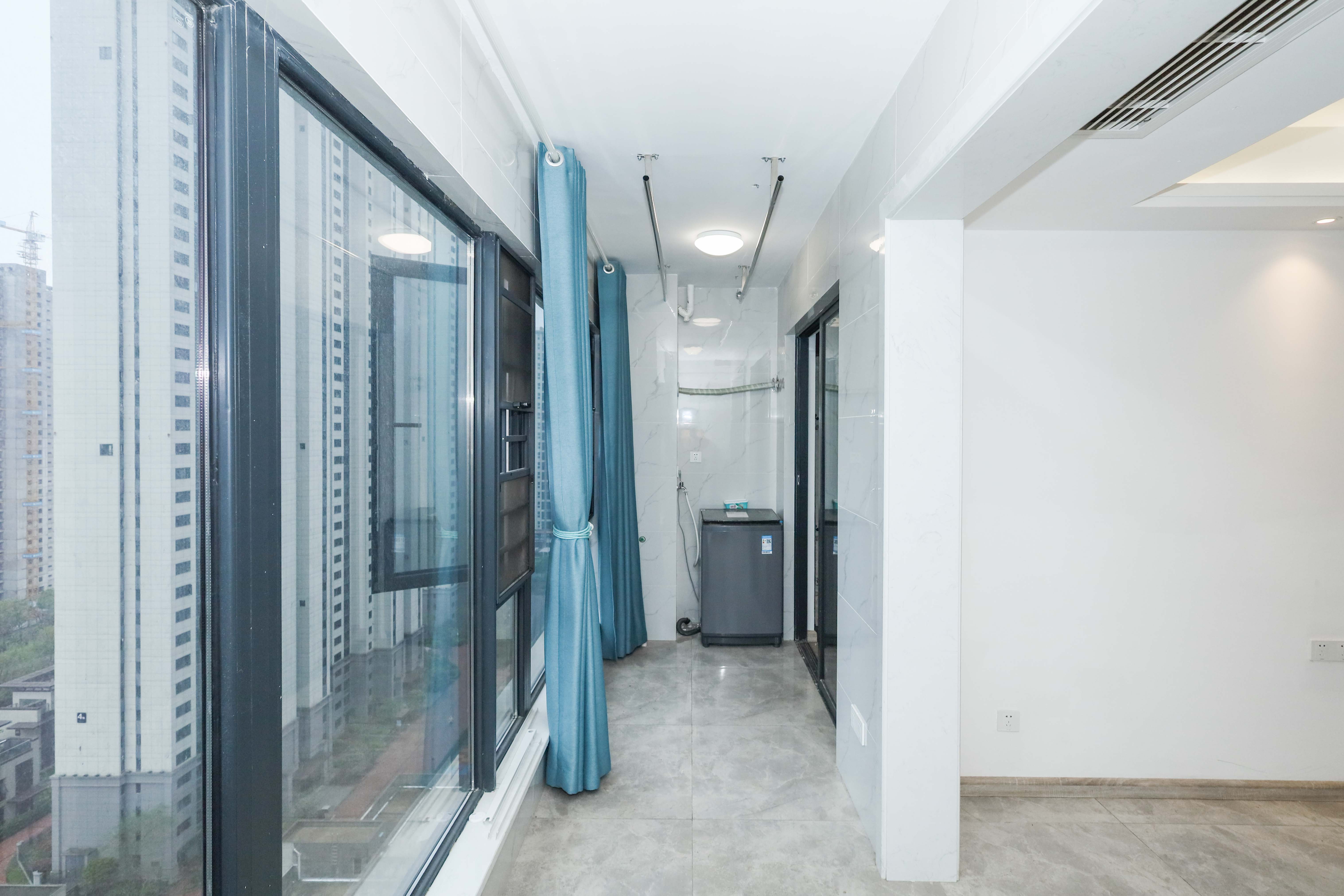 南山梅溪一方  3室2厅2卫    157.0万阳台