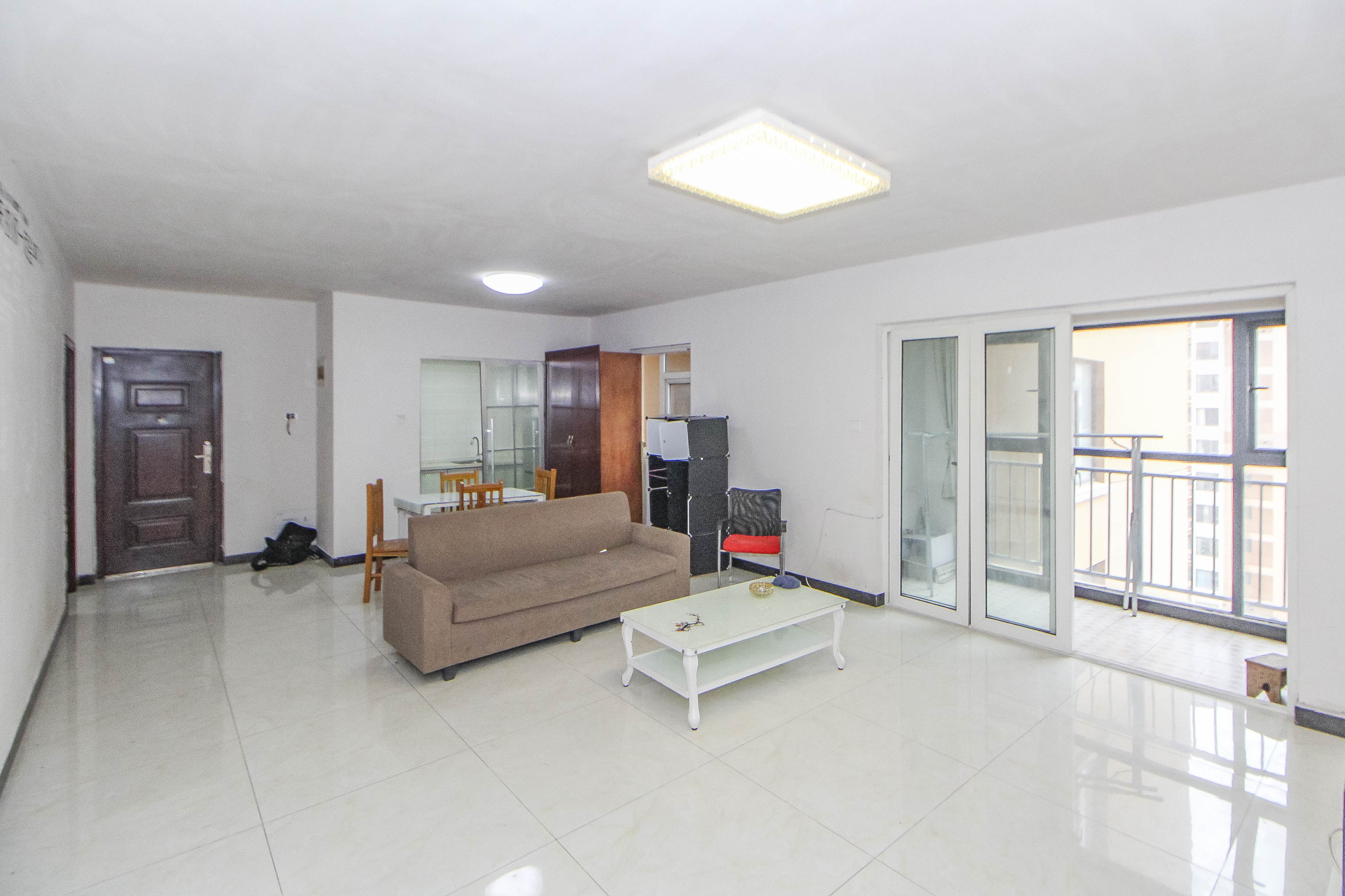 米兰春天  4室2厅2卫    92.0万客厅