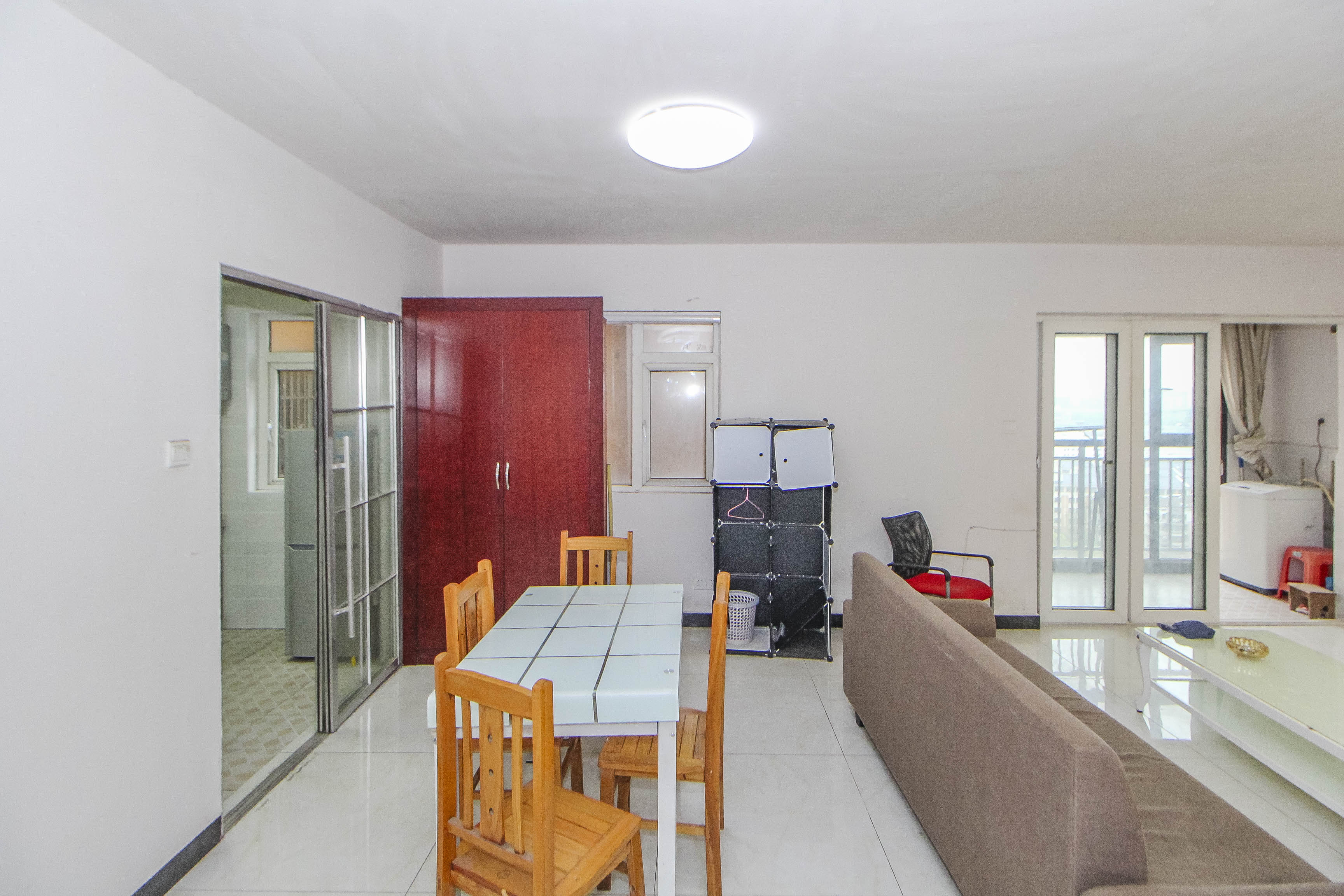 米兰春天  4室2厅2卫    92.0万客厅