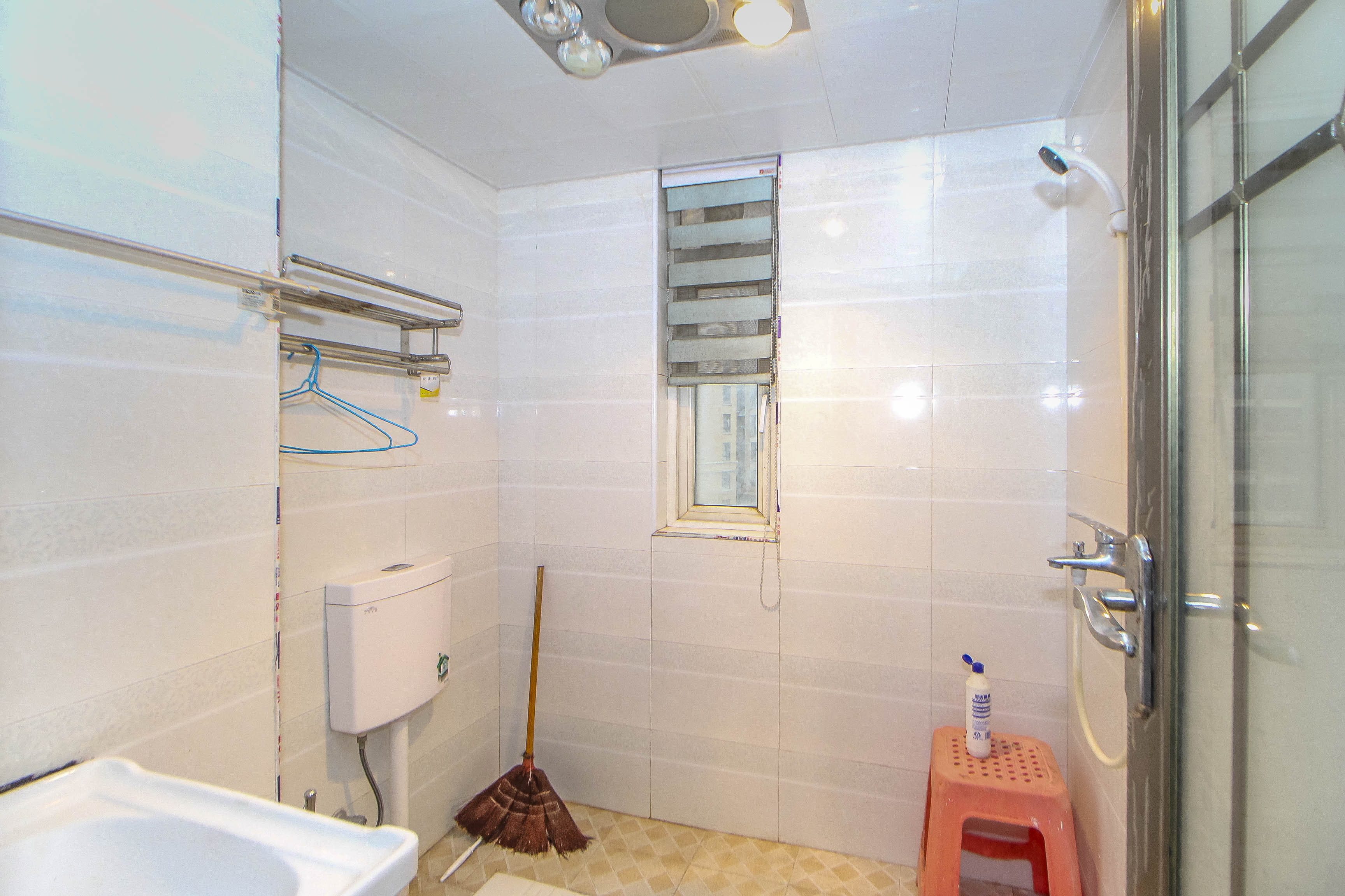 米兰春天  4室2厅2卫    92.0万卫生间