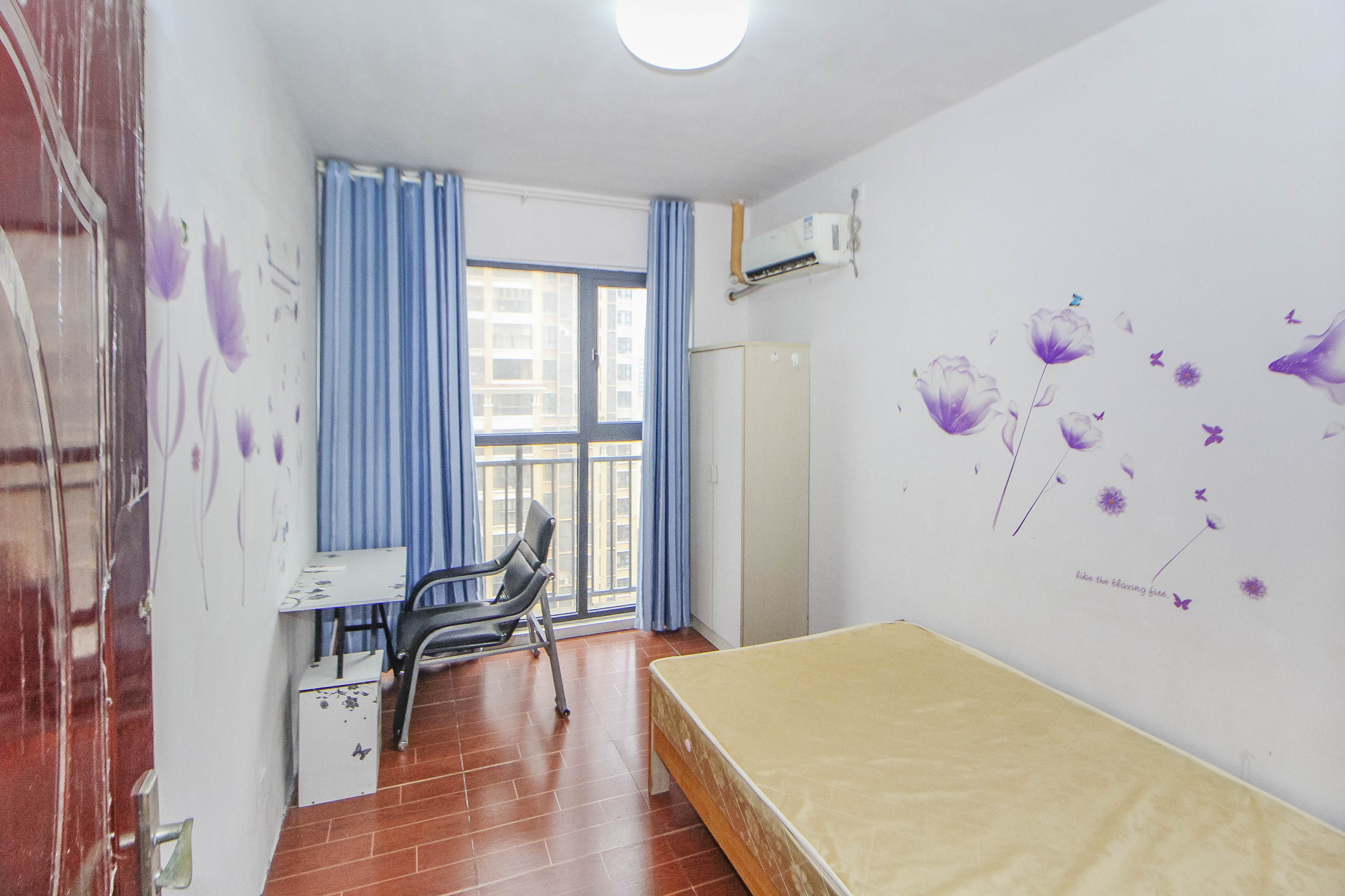 米兰春天  4室2厅2卫    92.0万卧室