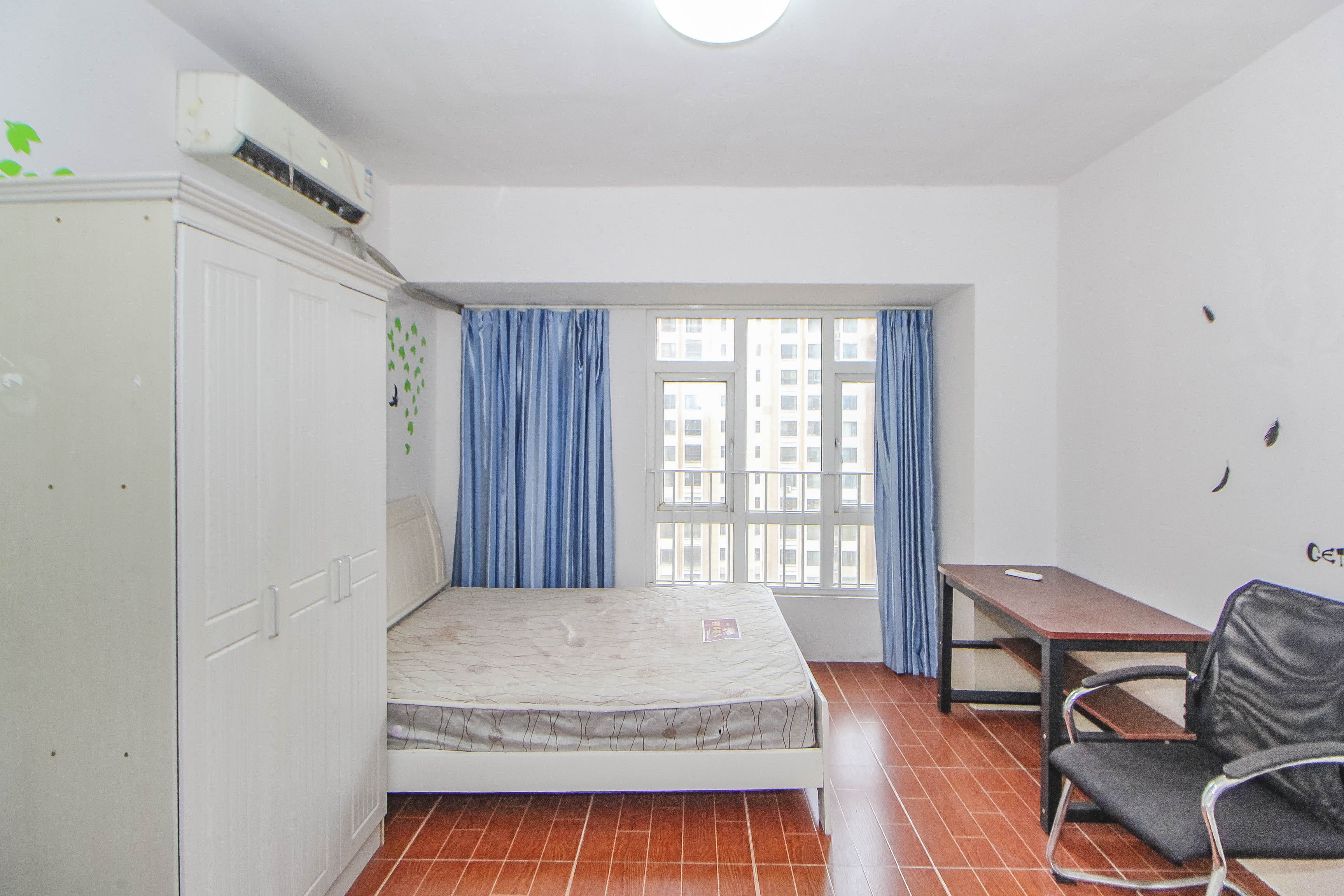 米兰春天  4室2厅2卫    92.0万卧室