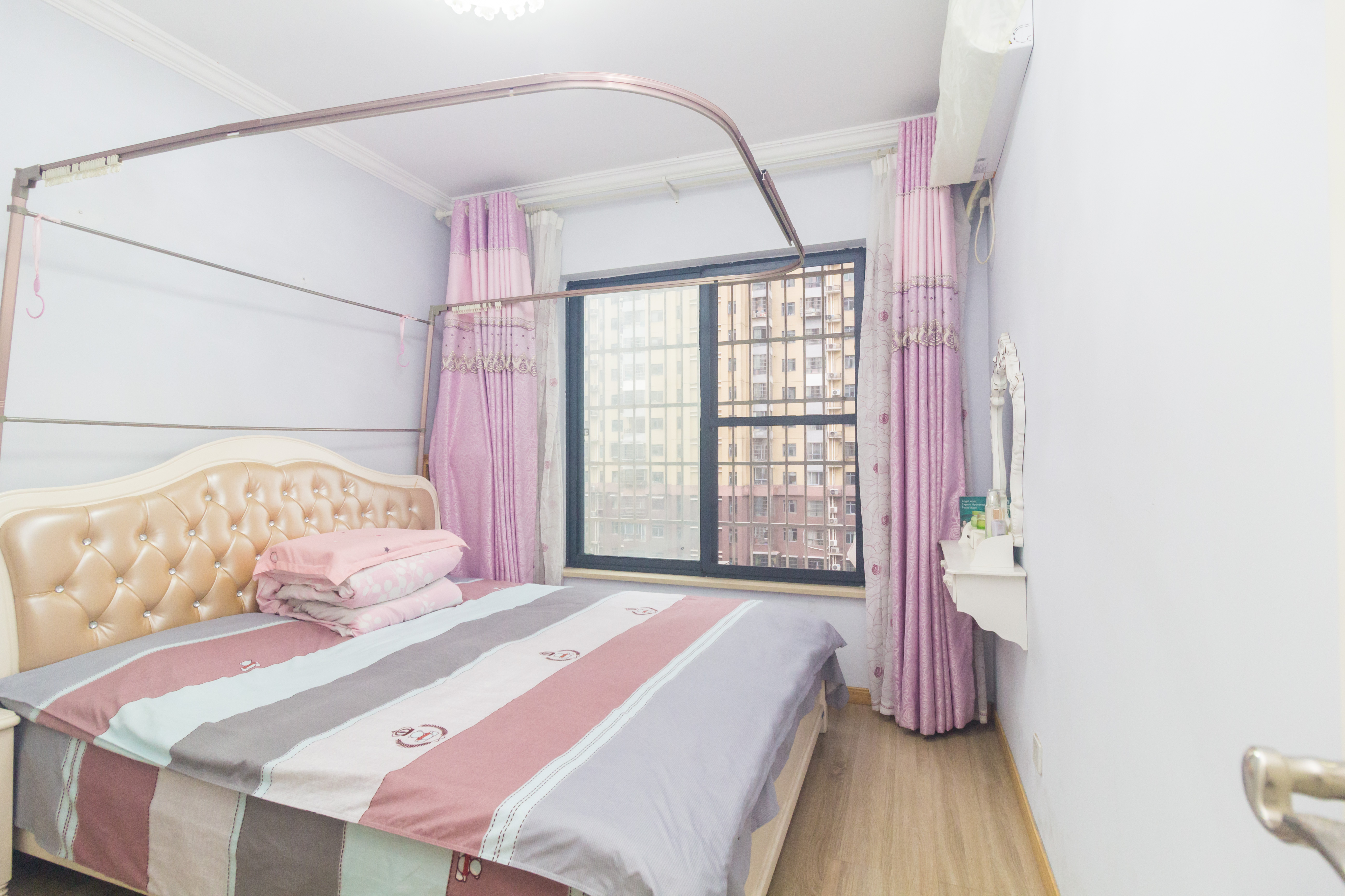 中国铁建国际城二期 3室2厅1卫 76.80万 中国铁建国际城二期 3室2厅1卫 76.80万卧室