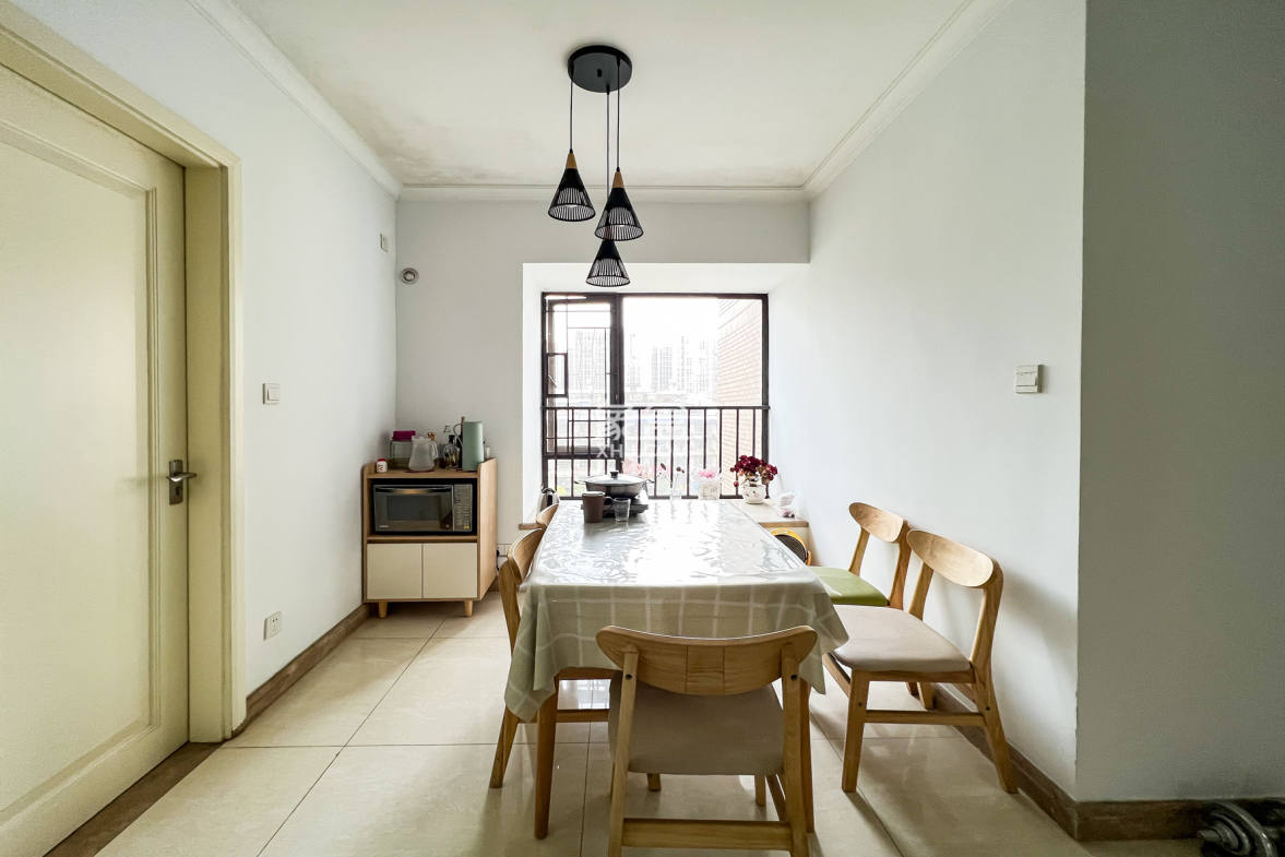 时代倾城一期 3室2厅1卫 112.00万 时代倾城一期 3室2厅1卫 112.00万客厅