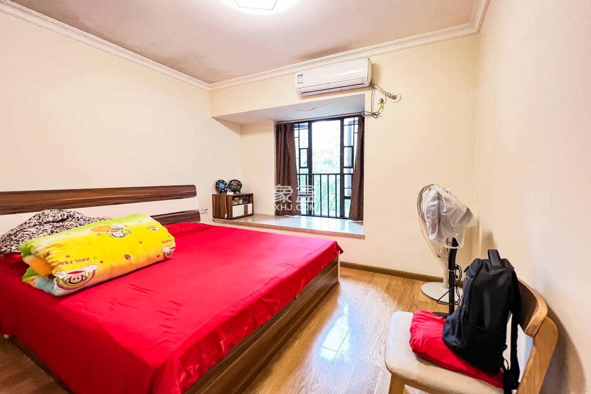 时代倾城一期 3室2厅1卫 112.00万 时代倾城一期 3室2厅1卫 112.00万卧室