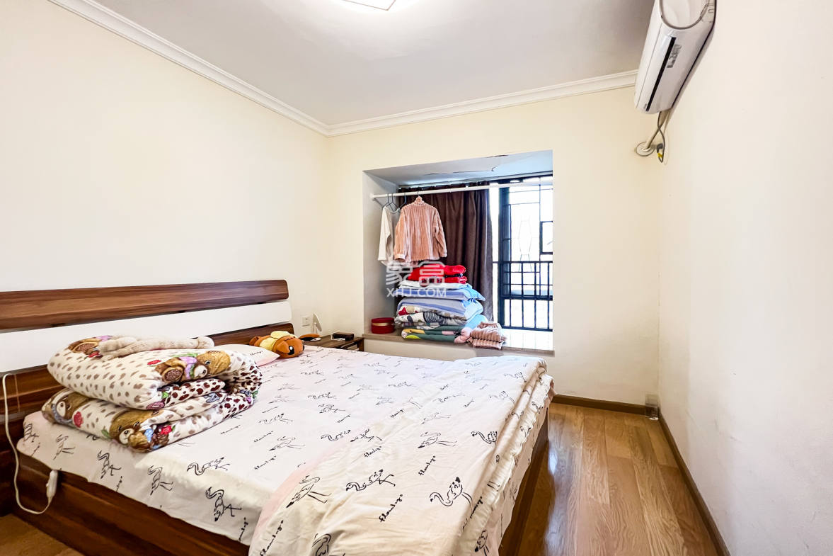 时代倾城一期 3室2厅1卫 112.00万 时代倾城一期 3室2厅1卫 112.00万卧室