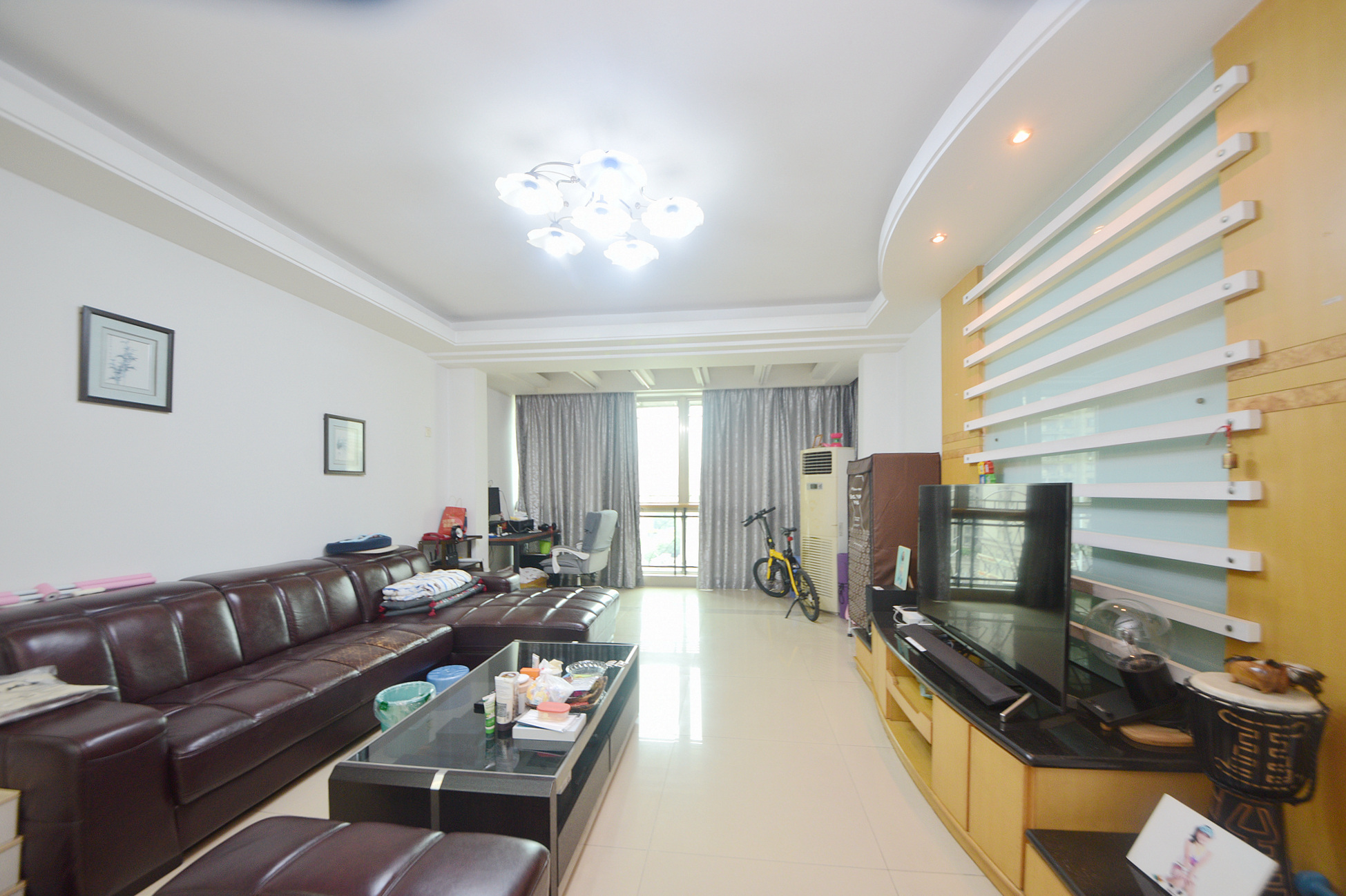 宏轩花苑  3室2厅2卫    128.0万客厅