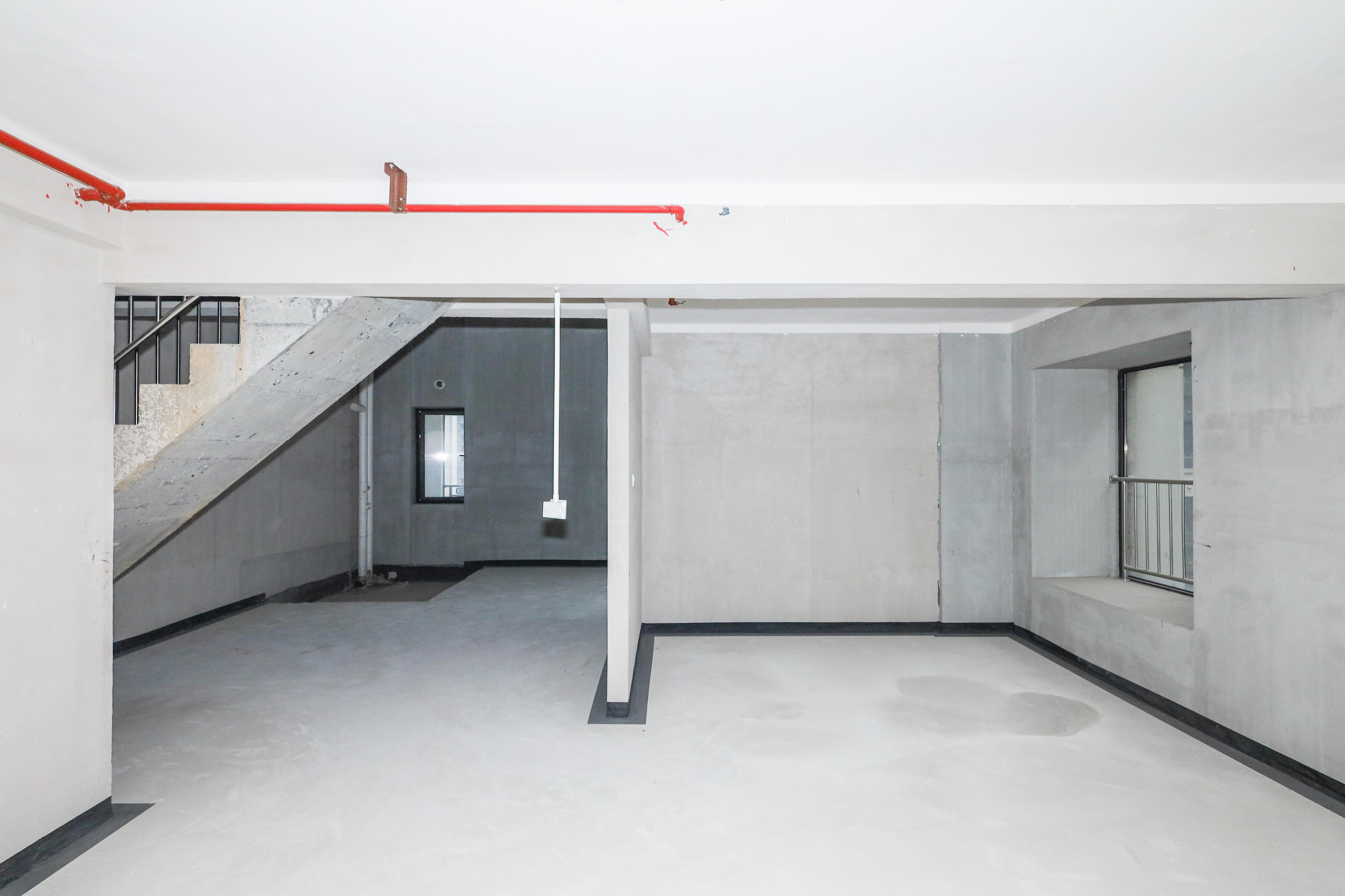 建发央著  4室2厅2卫   290.00万客厅